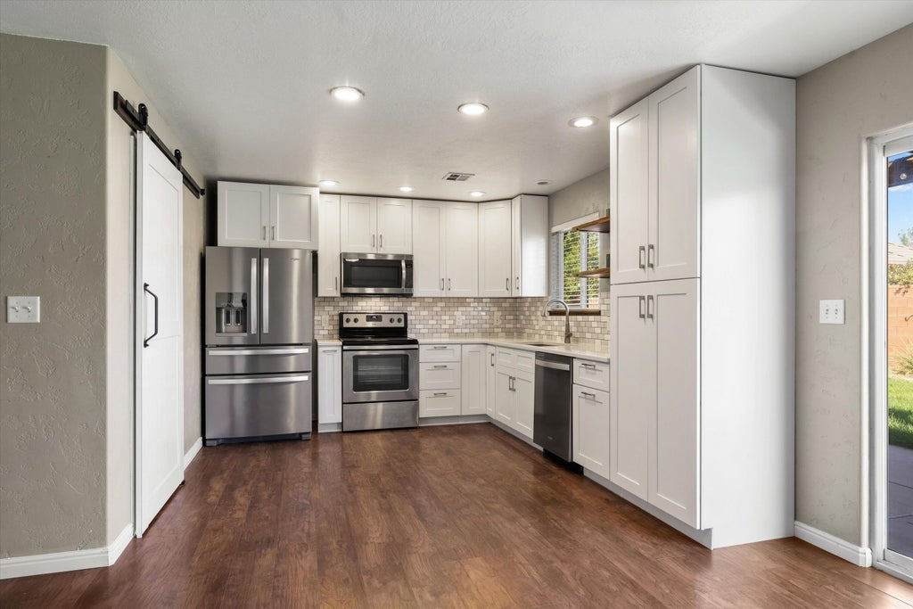 Photo of 2545 S 450 West CIR, Washington, UT 84780 (MLS # 26-276988)