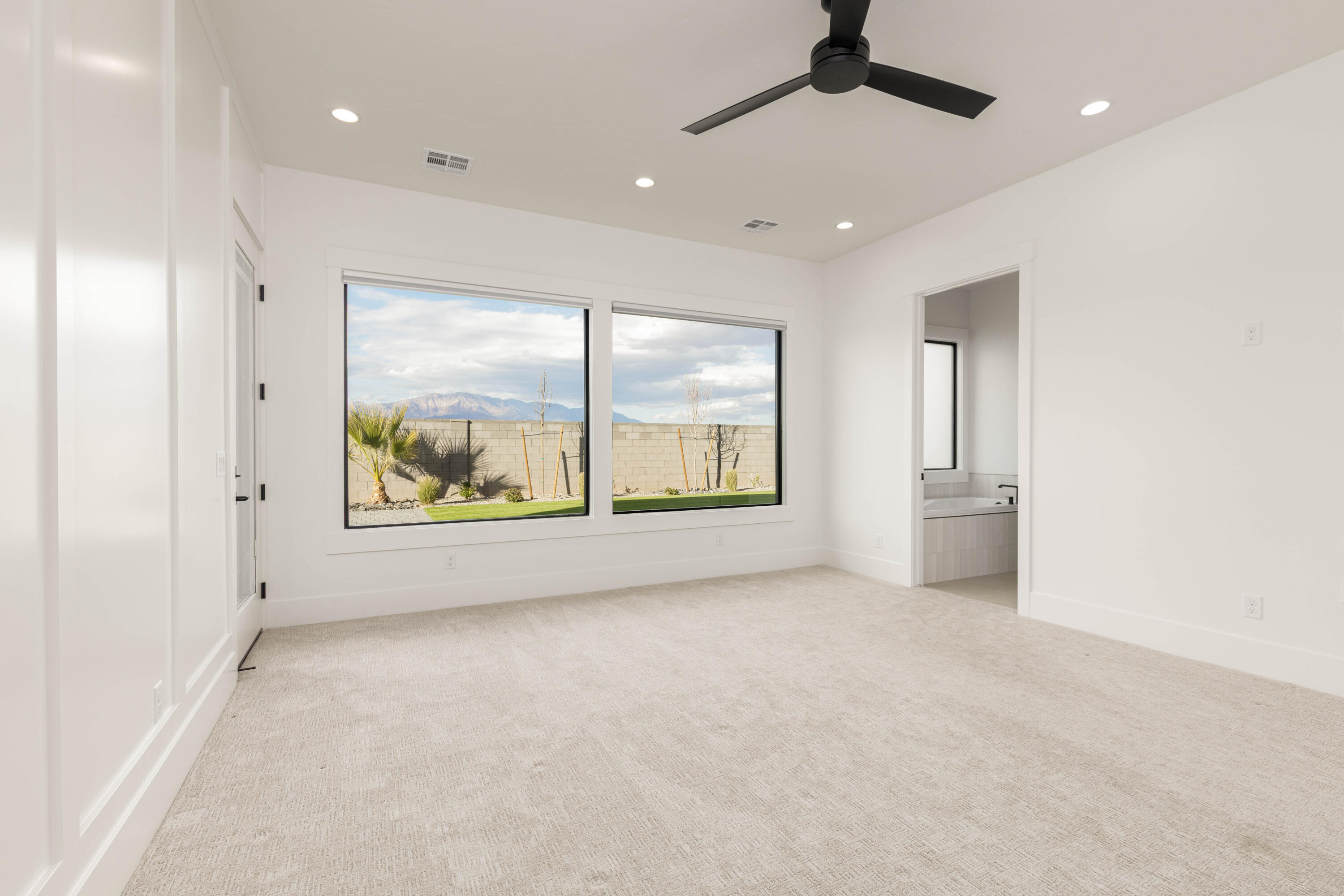 MOORLAND PARK - Residential