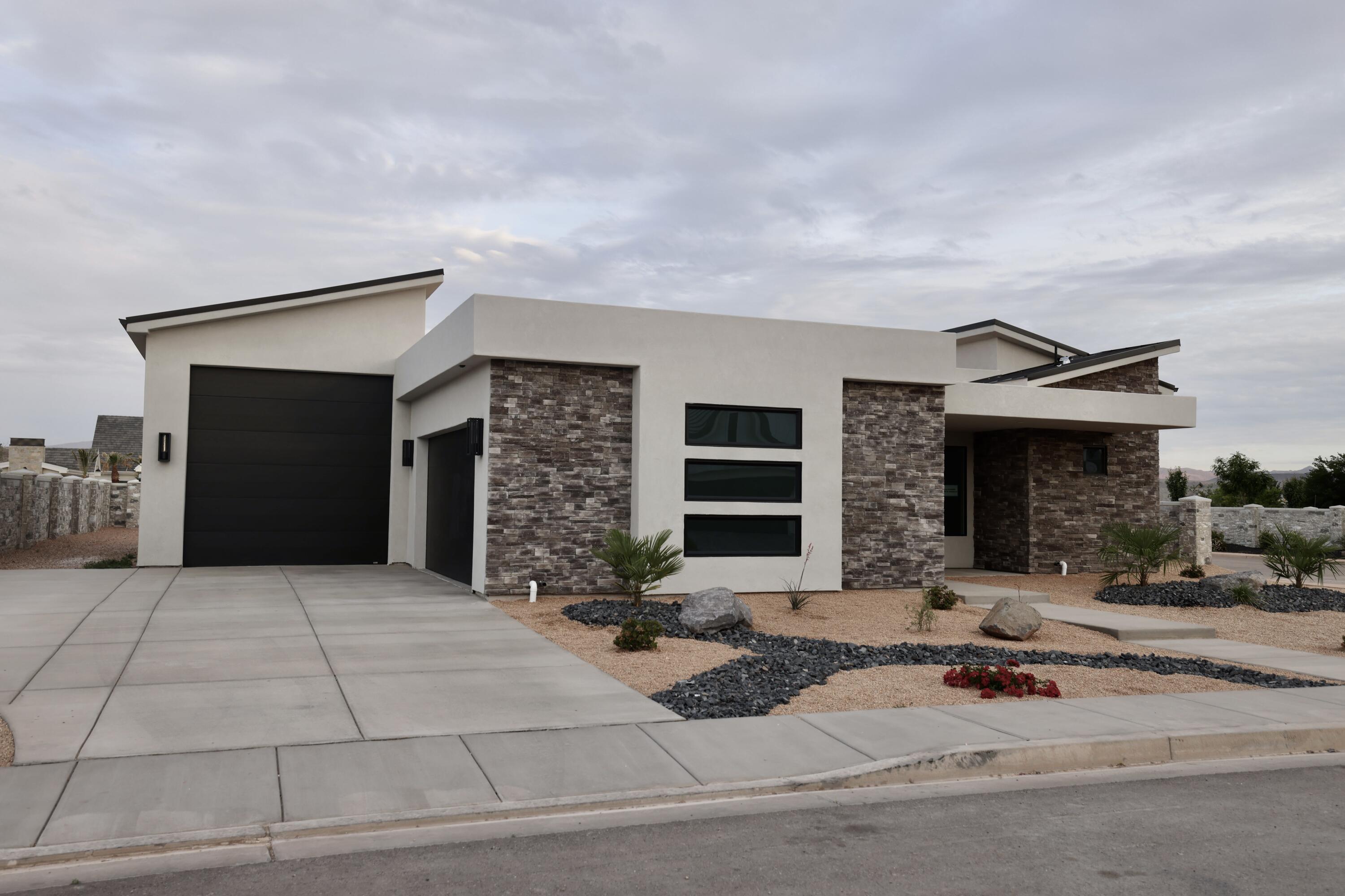 HAWKEYE POINTE SUB - Residential