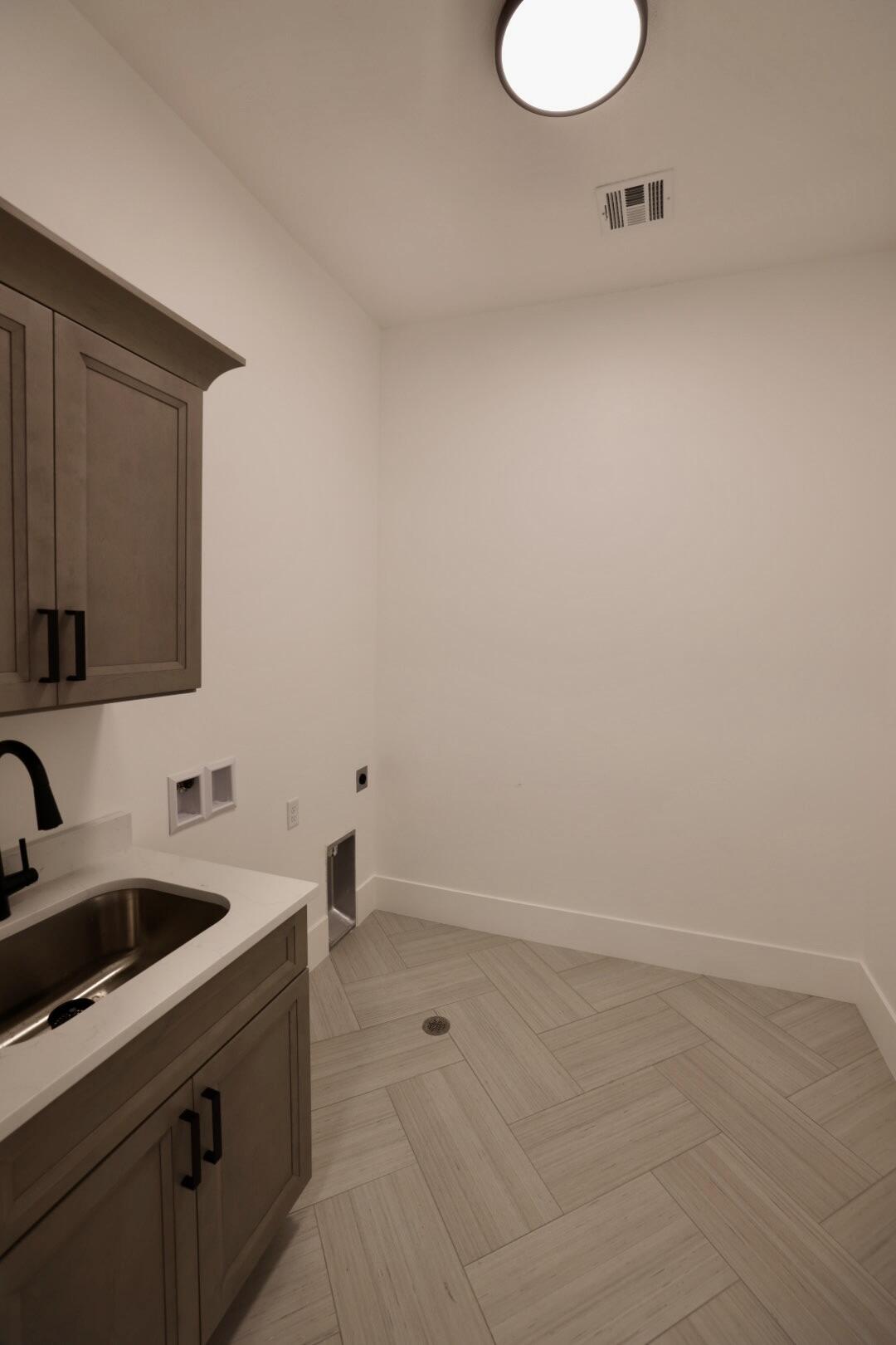 HAWKEYE POINTE SUB - Residential