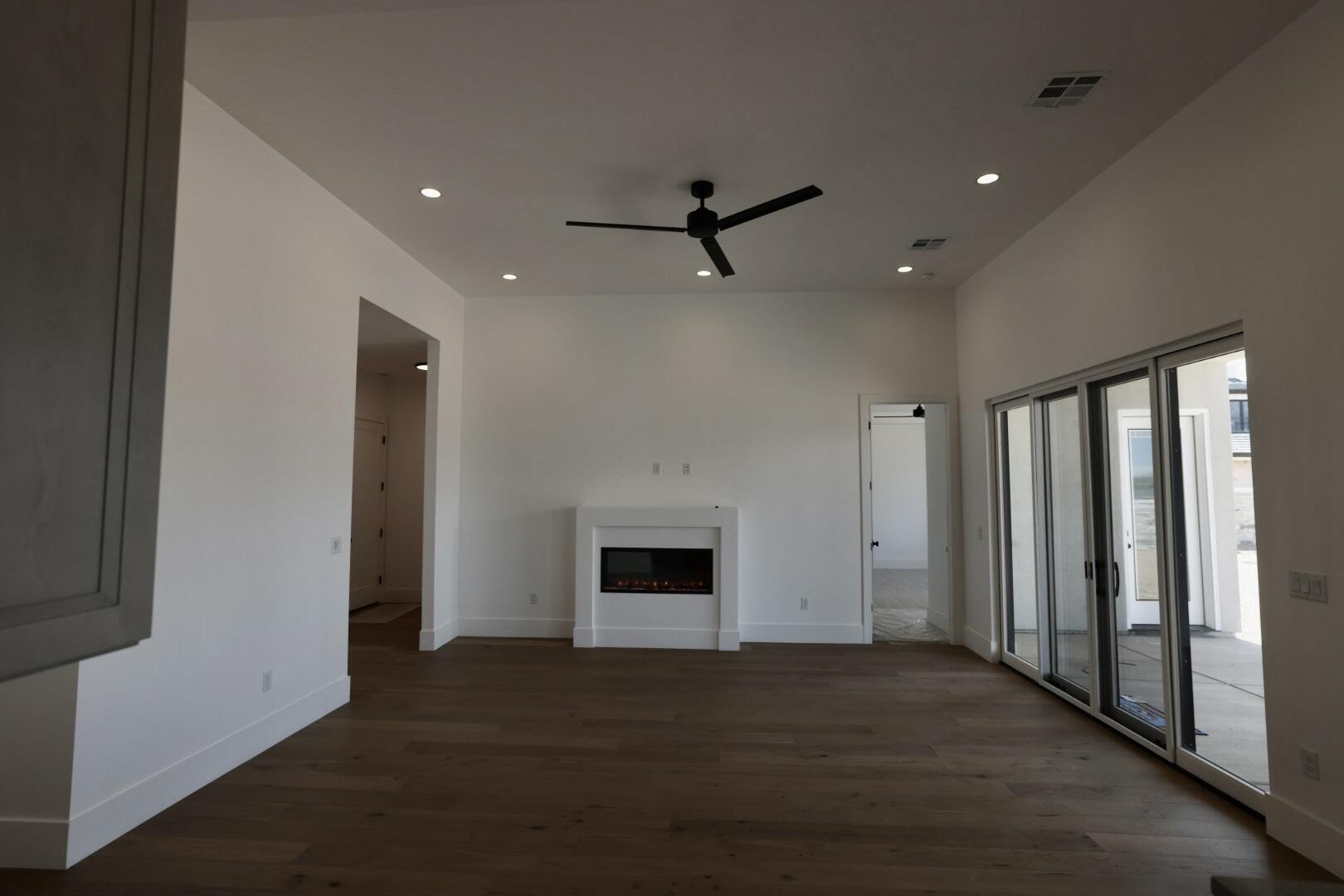 HAWKEYE POINTE SUB - Residential