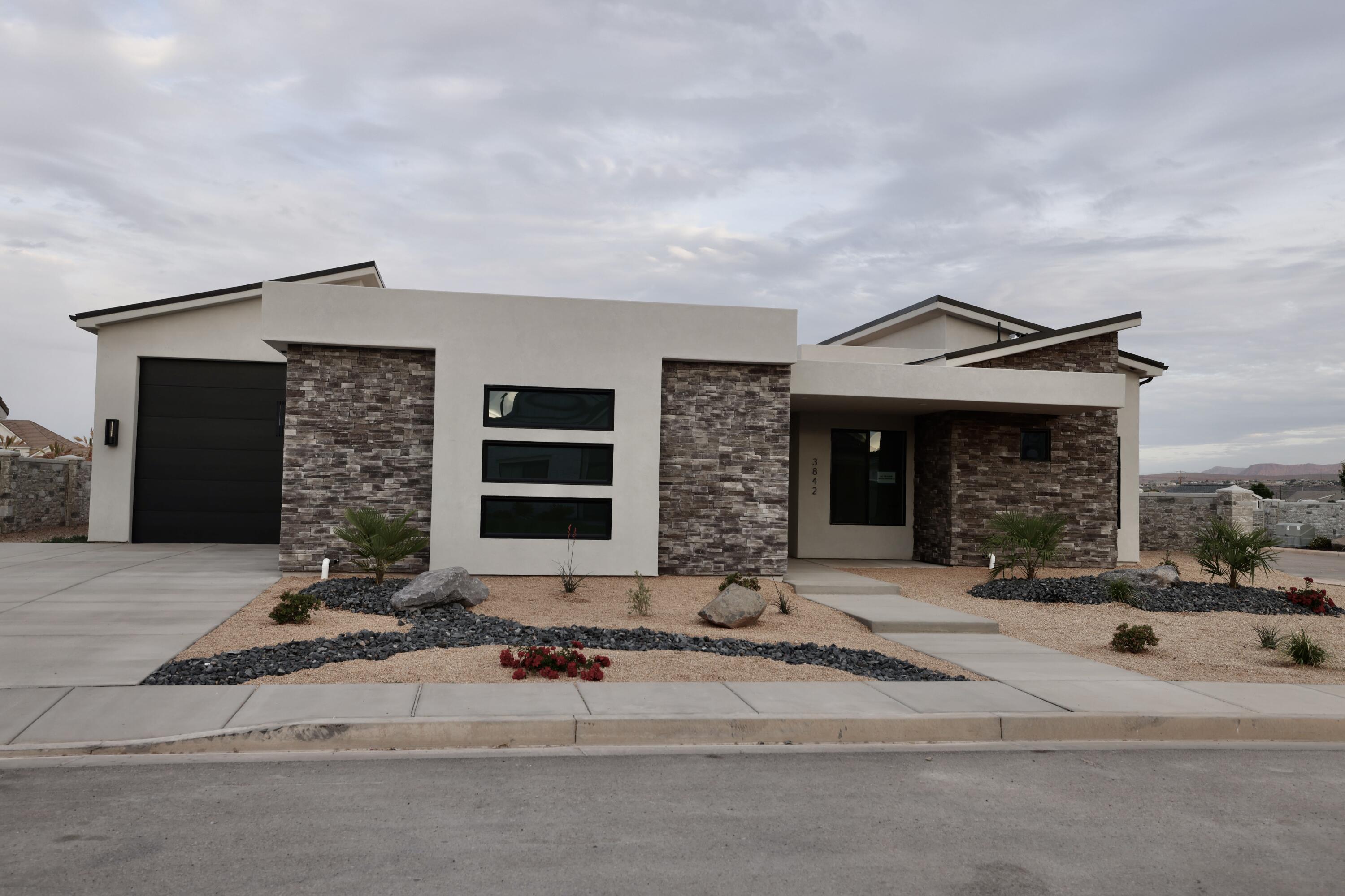 HAWKEYE POINTE SUB - Residential