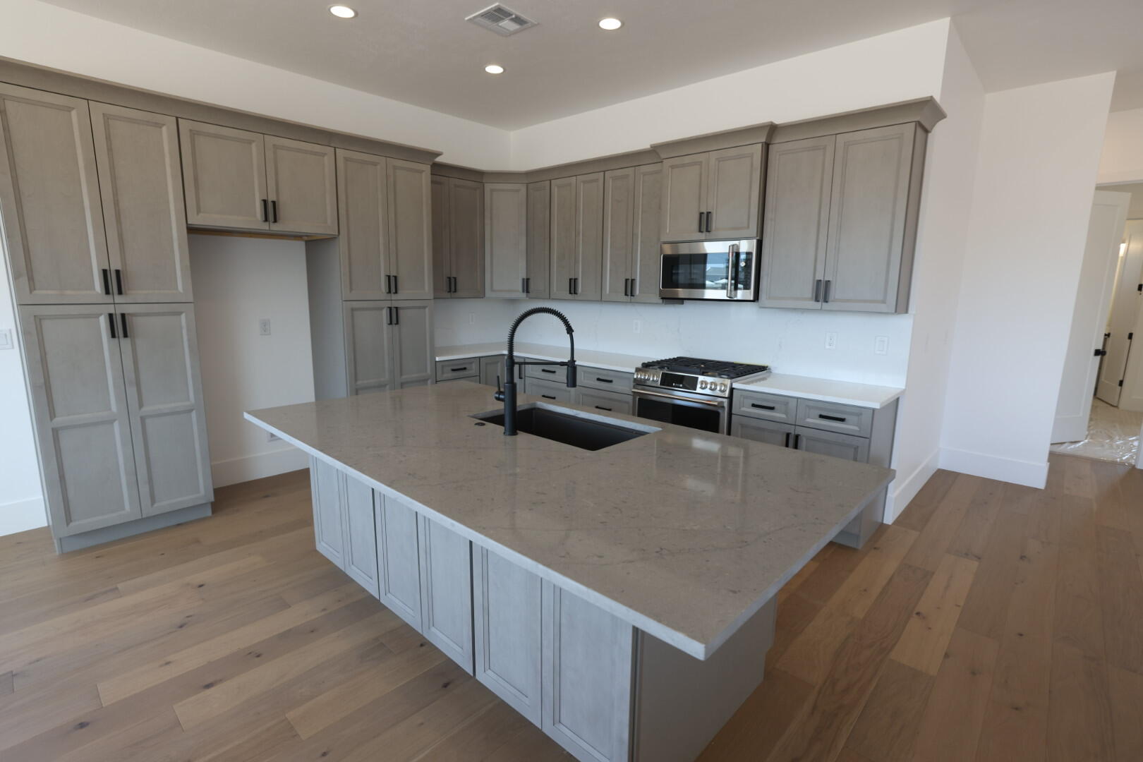 HAWKEYE POINTE SUB - Residential