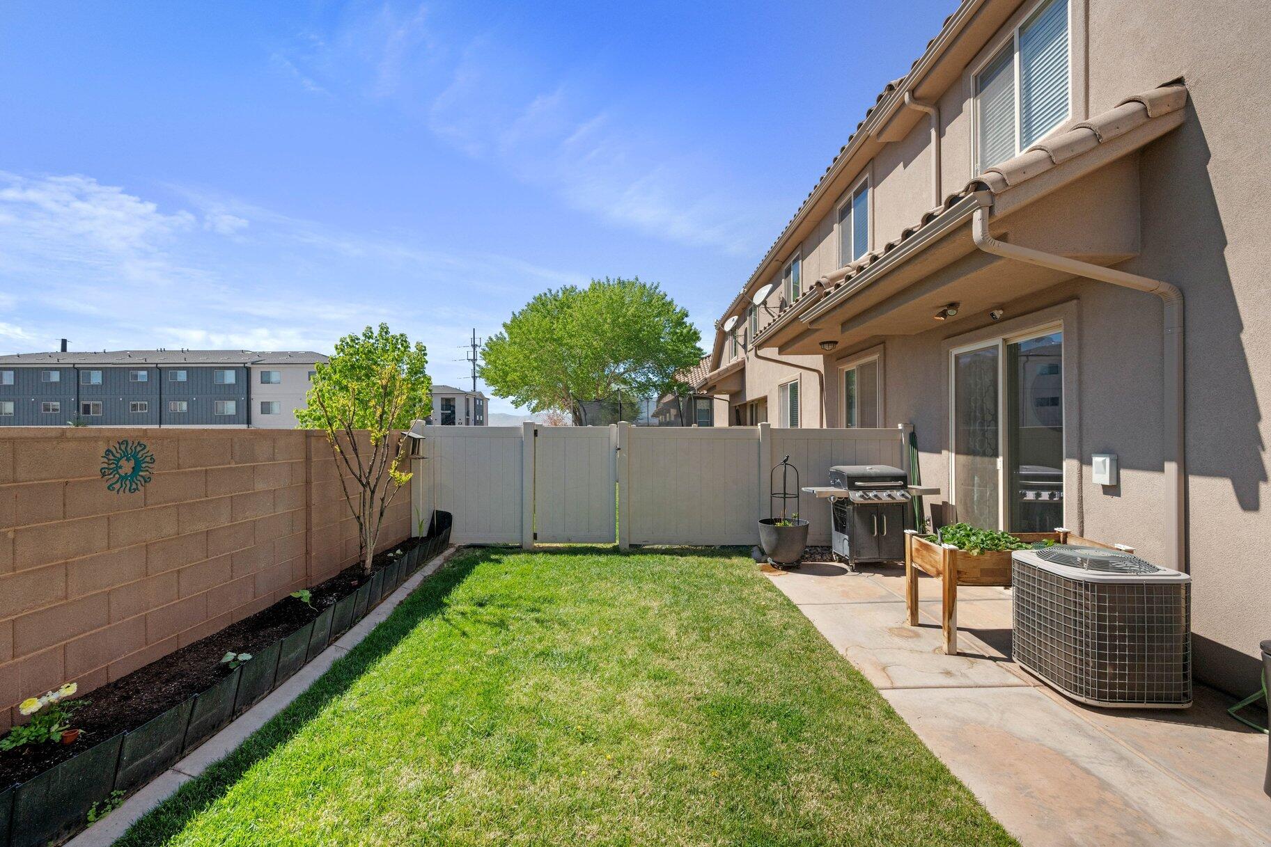 BRISTOL PARK TOWNHOMES - Residential
