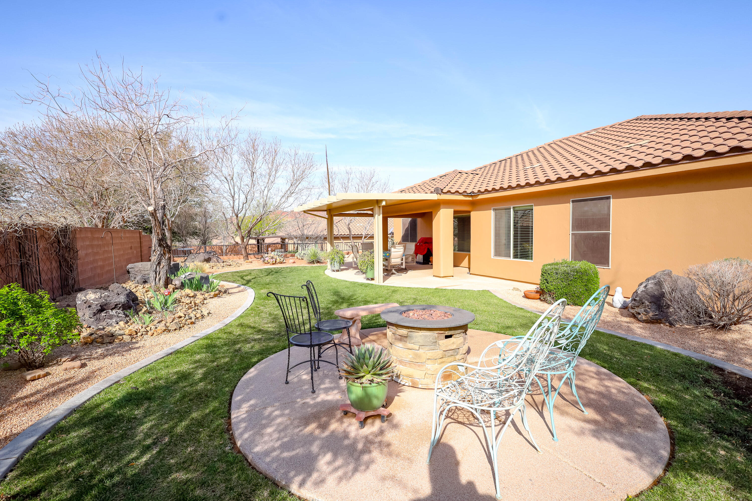 ROCK HAMPTON - Residential