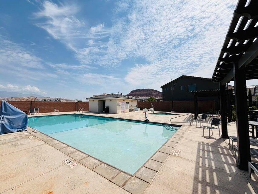 WARNER GATEWAY - Residential