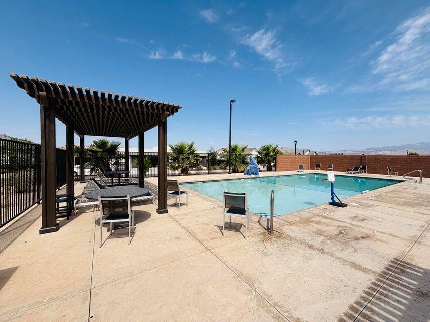 WARNER GATEWAY - Residential