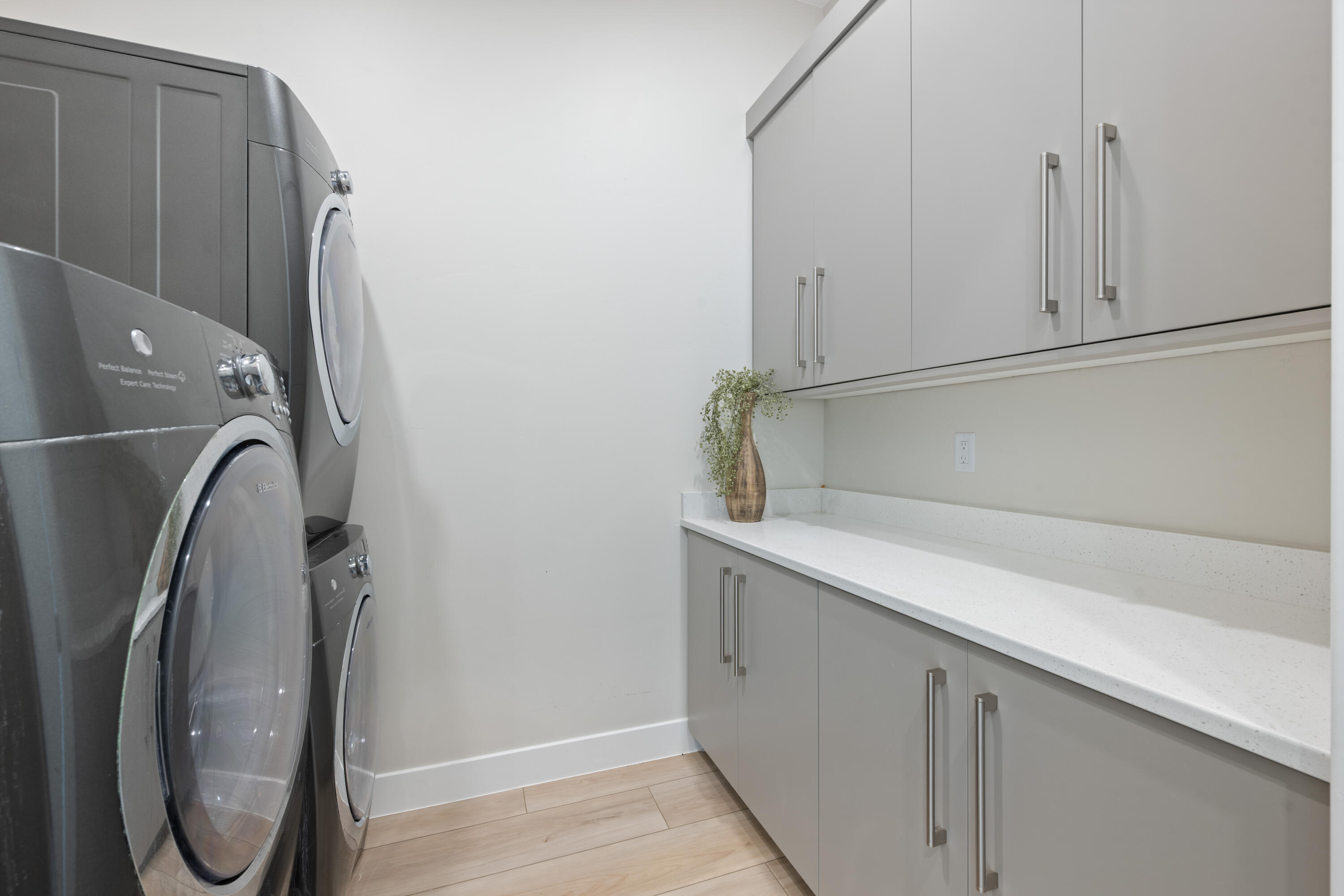 PEREGRINE POINTE WEST - Residential