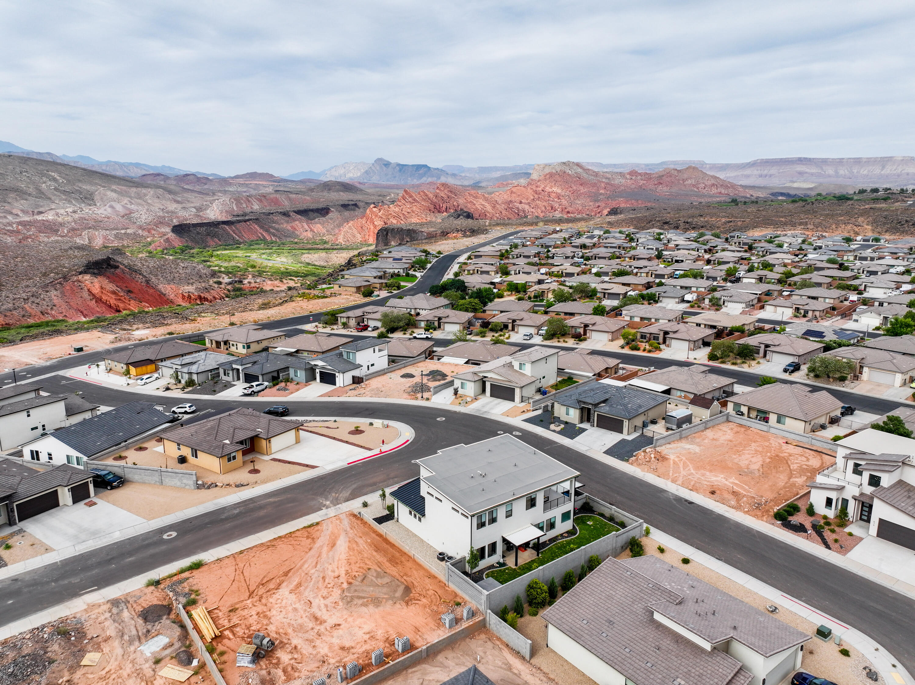 PEREGRINE POINTE WEST - Residential