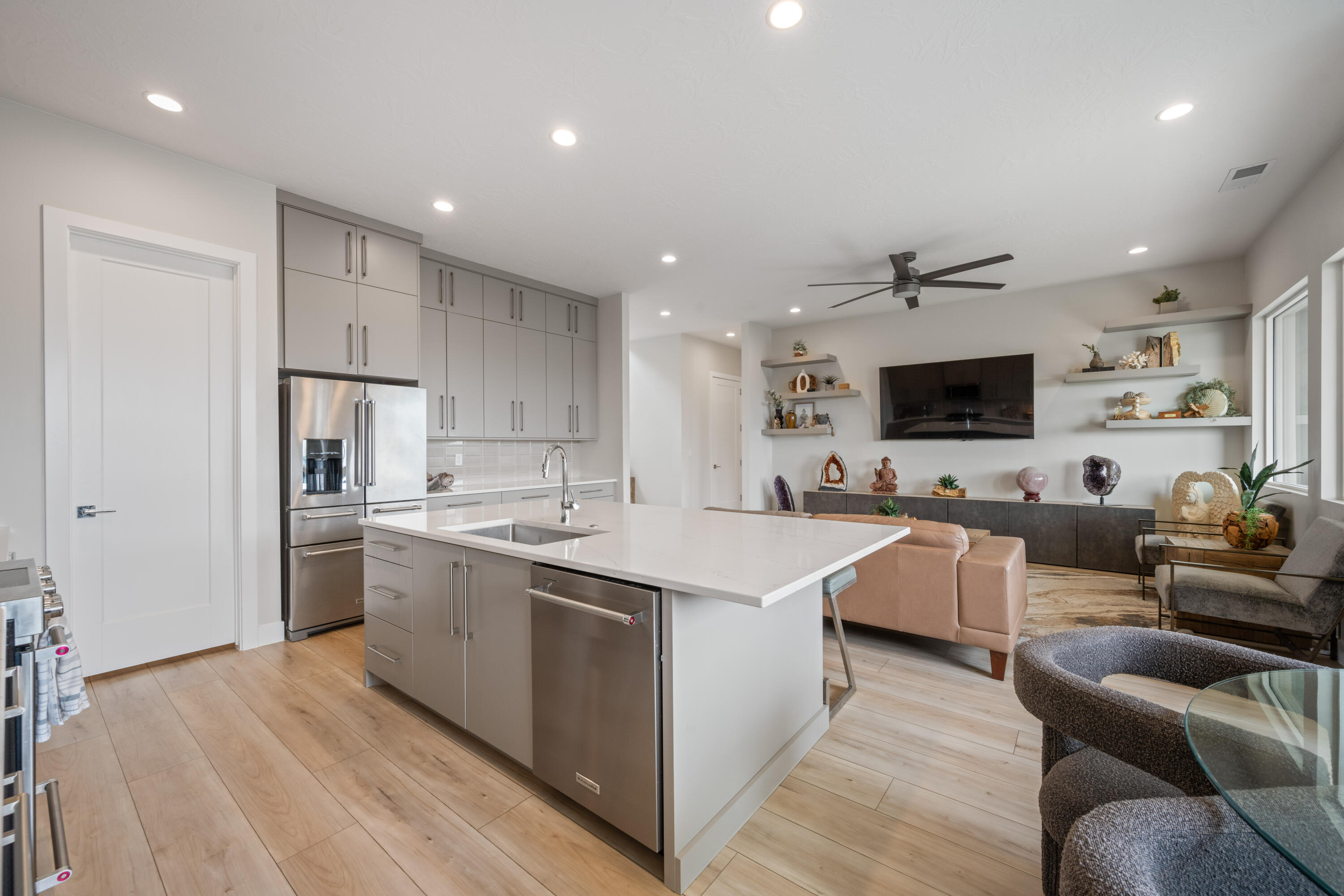 PEREGRINE POINTE WEST - Residential