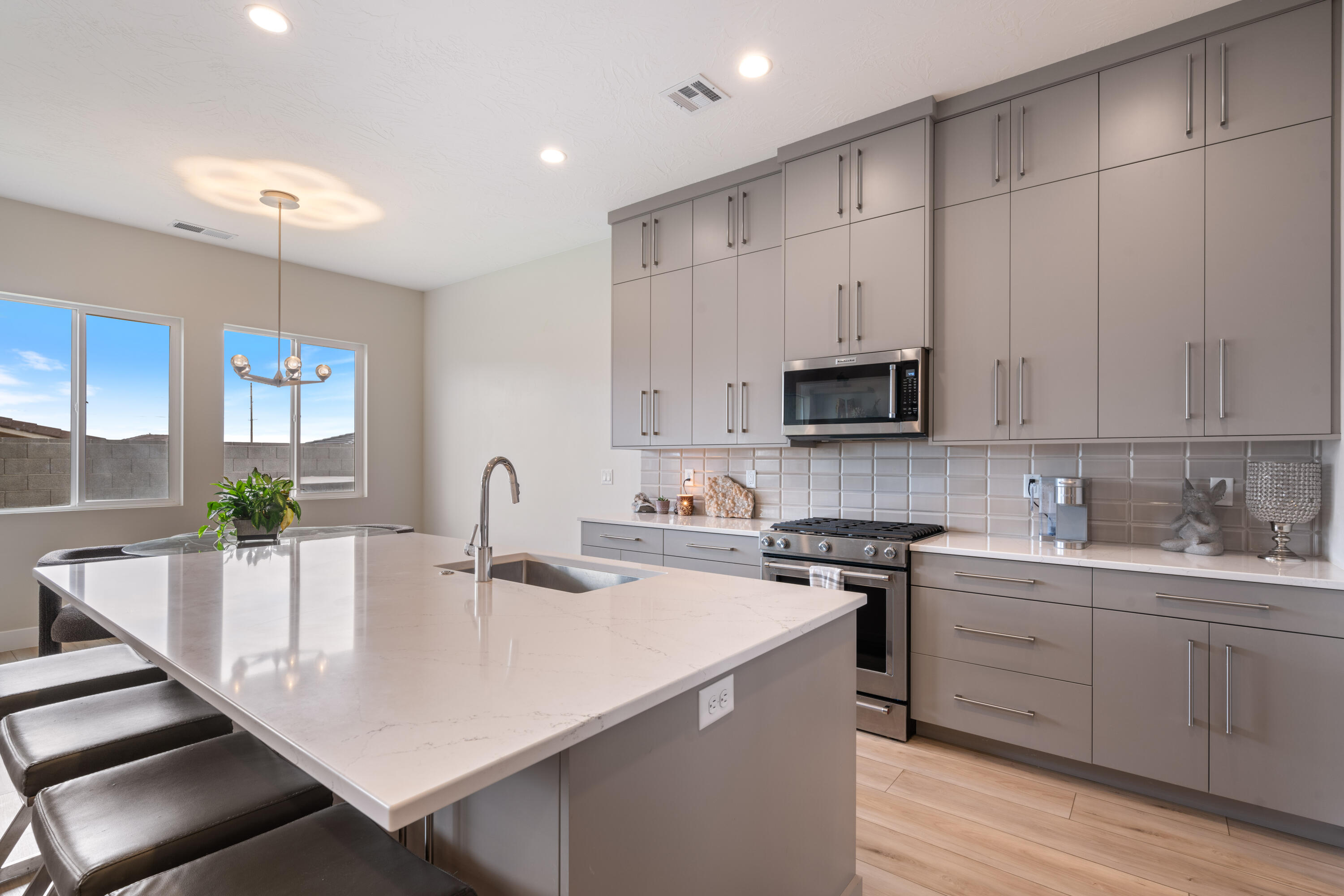 PEREGRINE POINTE WEST - Residential