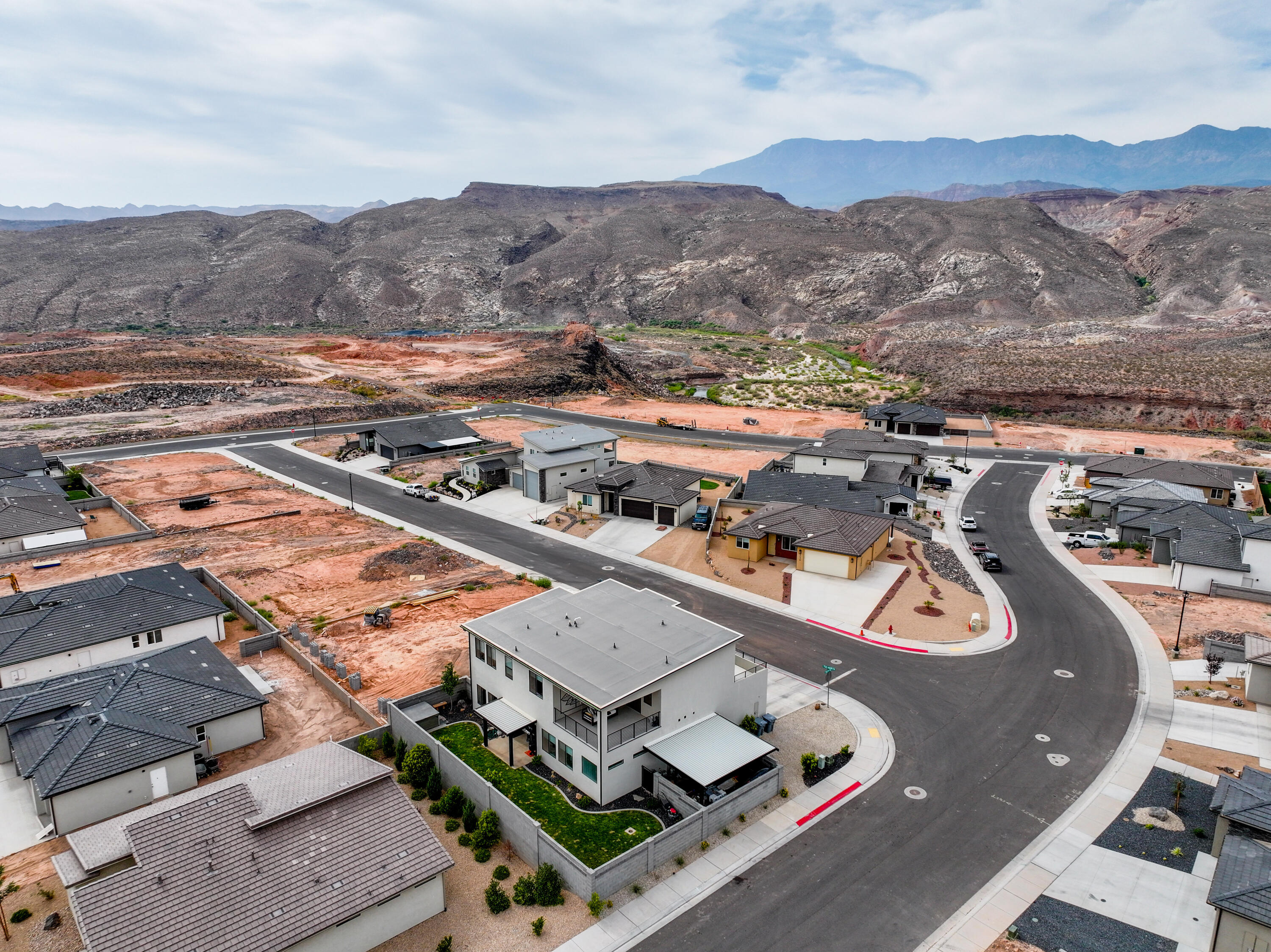 PEREGRINE POINTE WEST - Residential