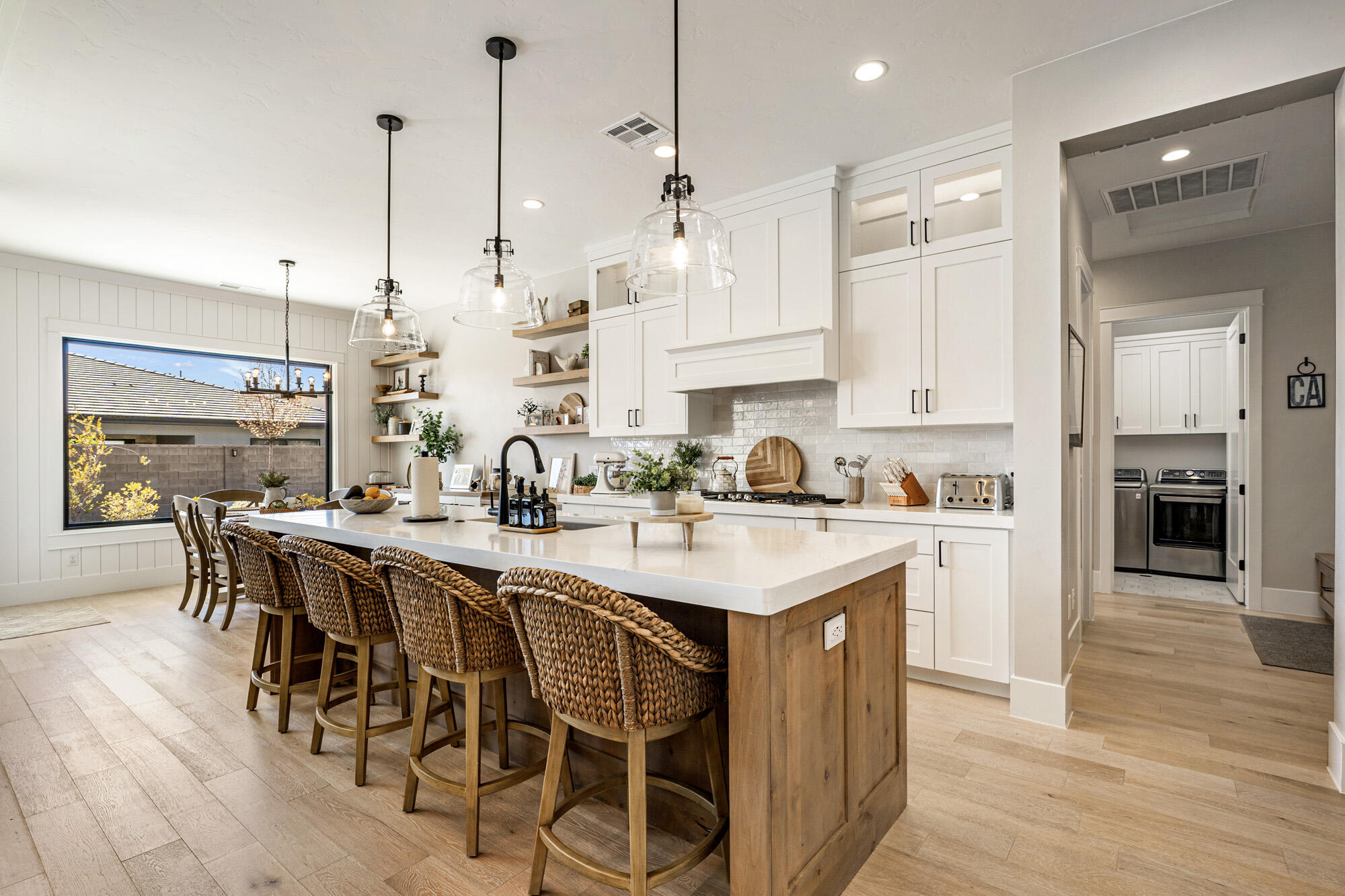 WASHINGTON VISTA - Residential