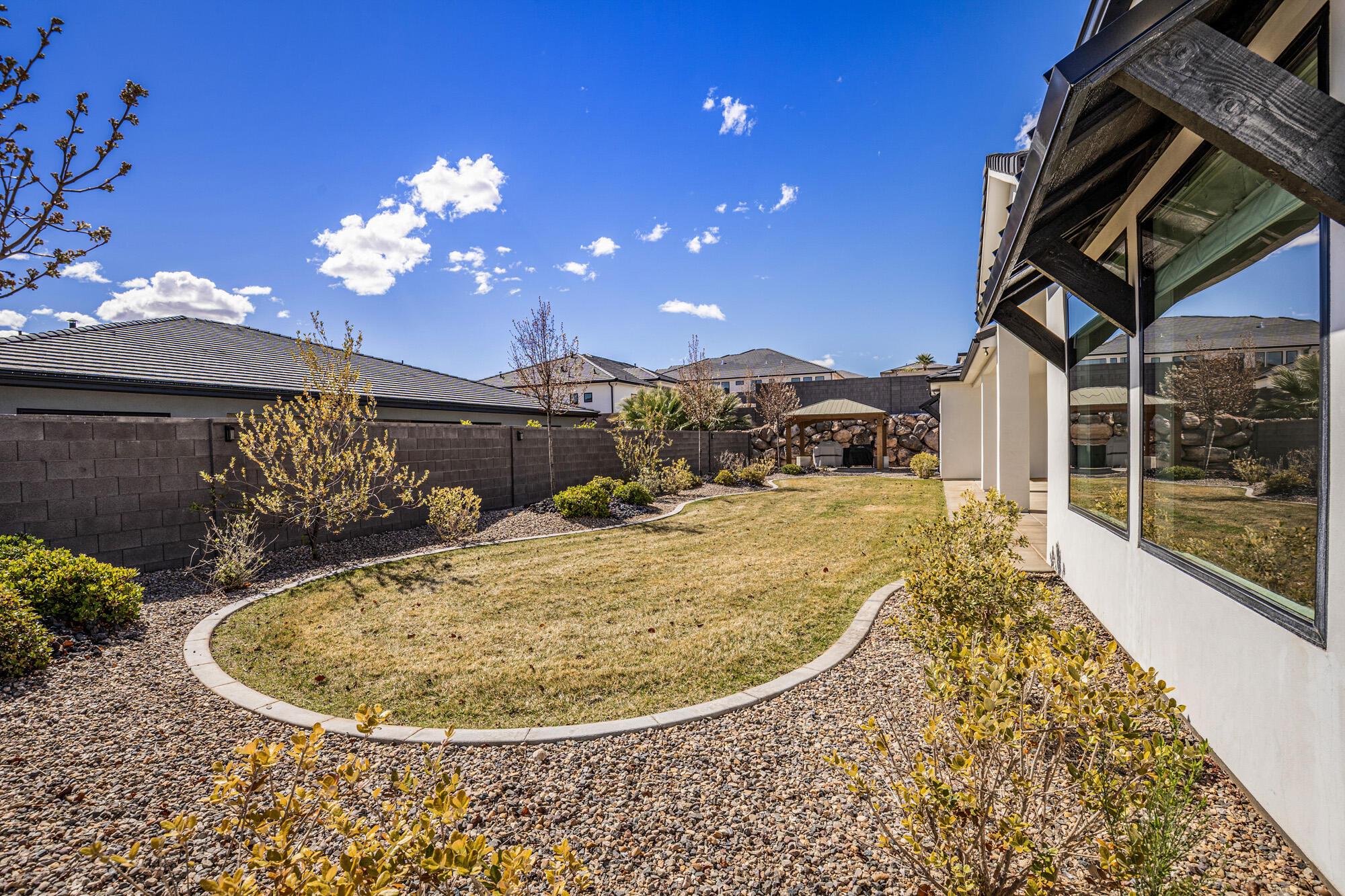 WASHINGTON VISTA - Residential