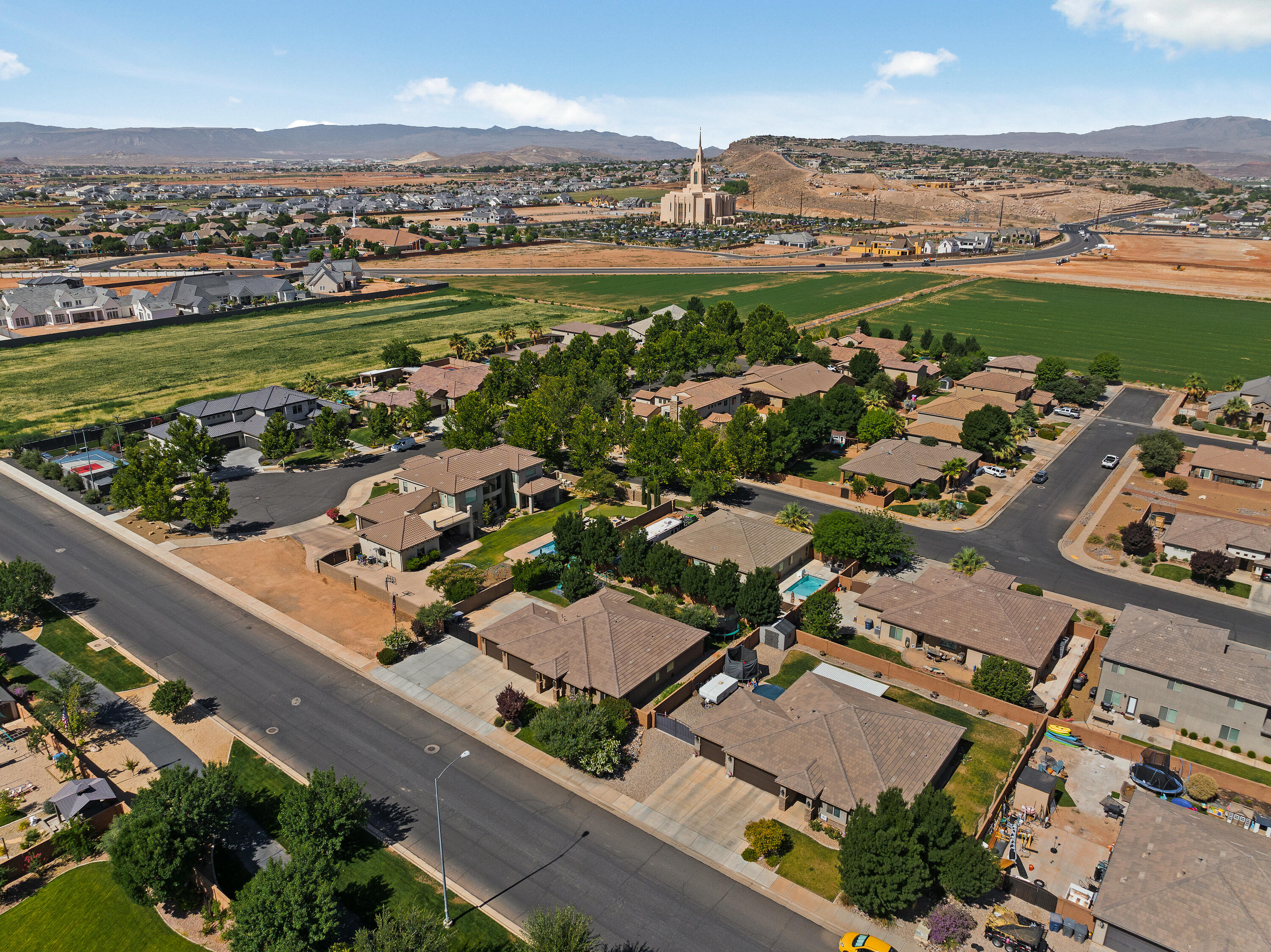 DAYBREAK PARK - Residential