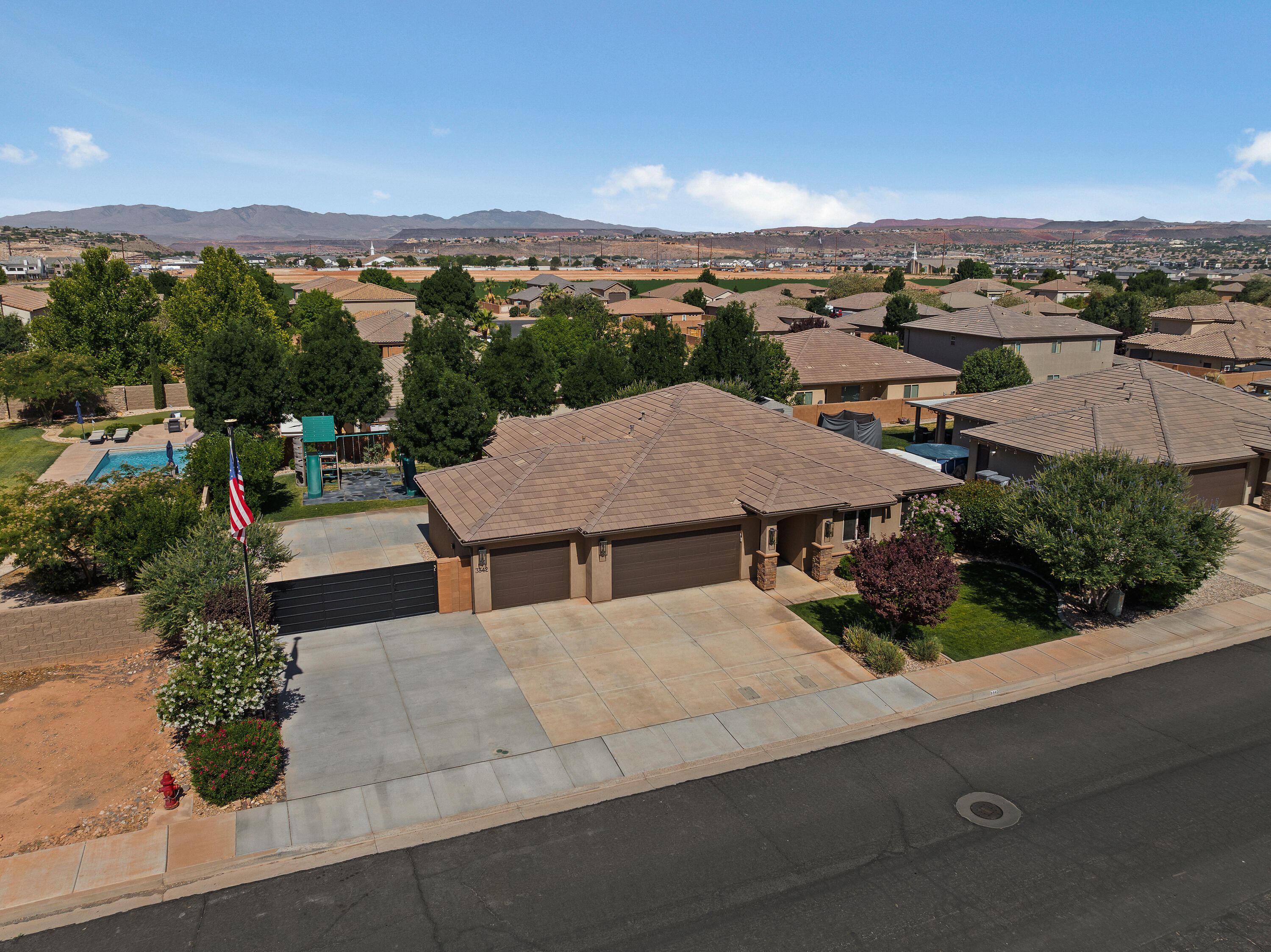 DAYBREAK PARK - Residential