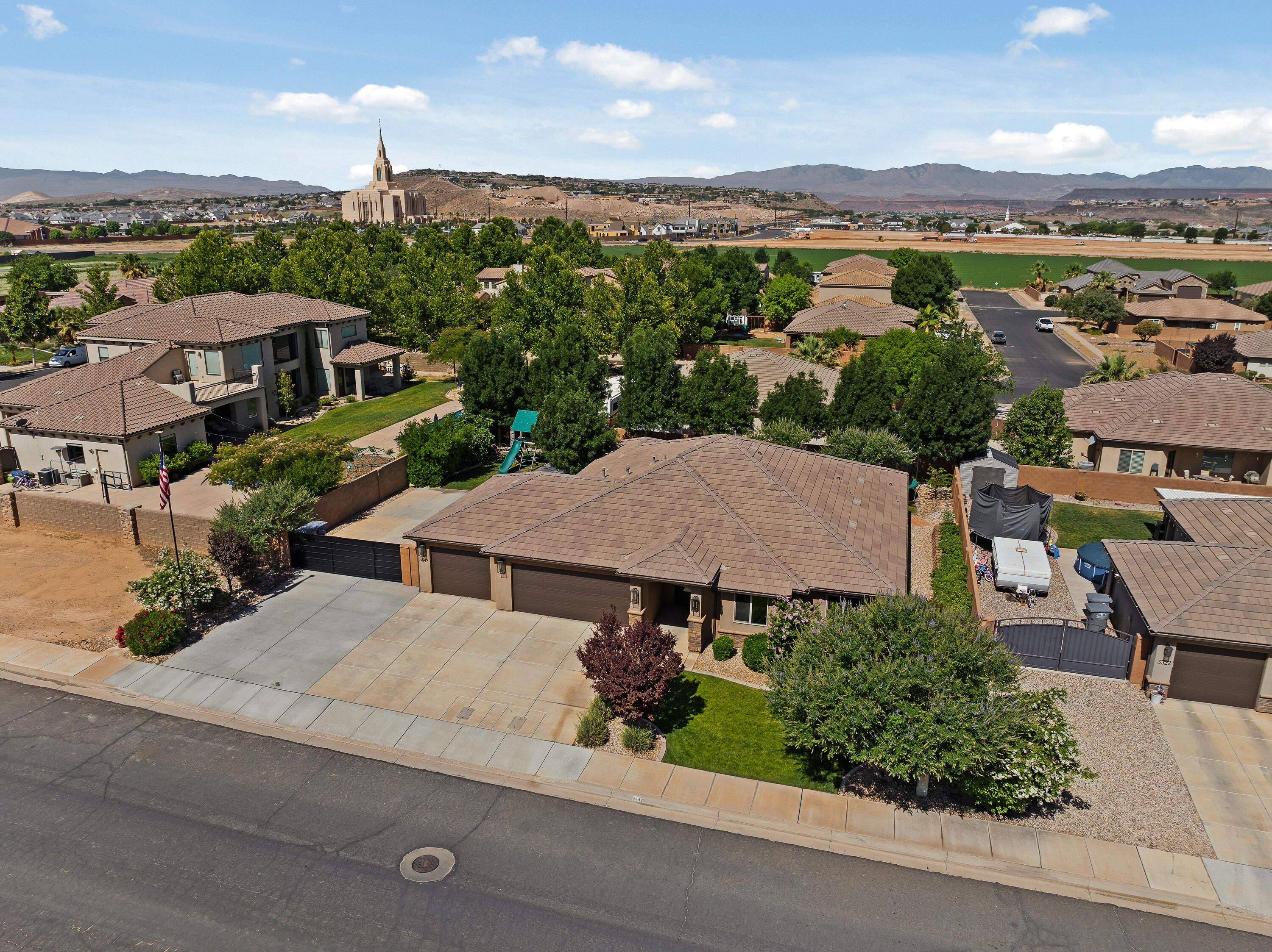 DAYBREAK PARK - Residential