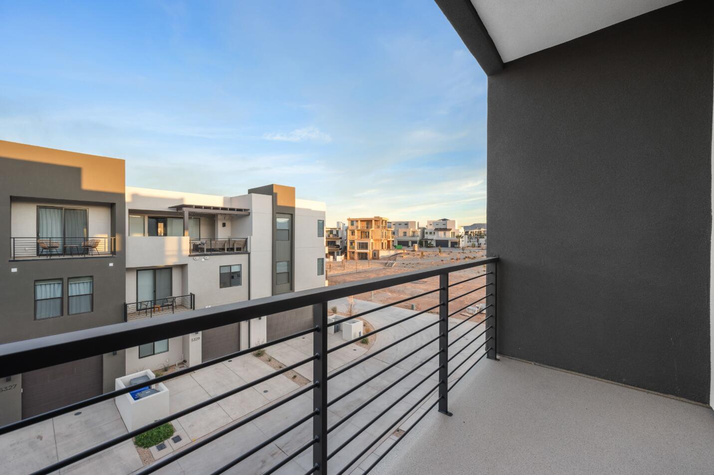 DESERT COLOR RESORT - Residential