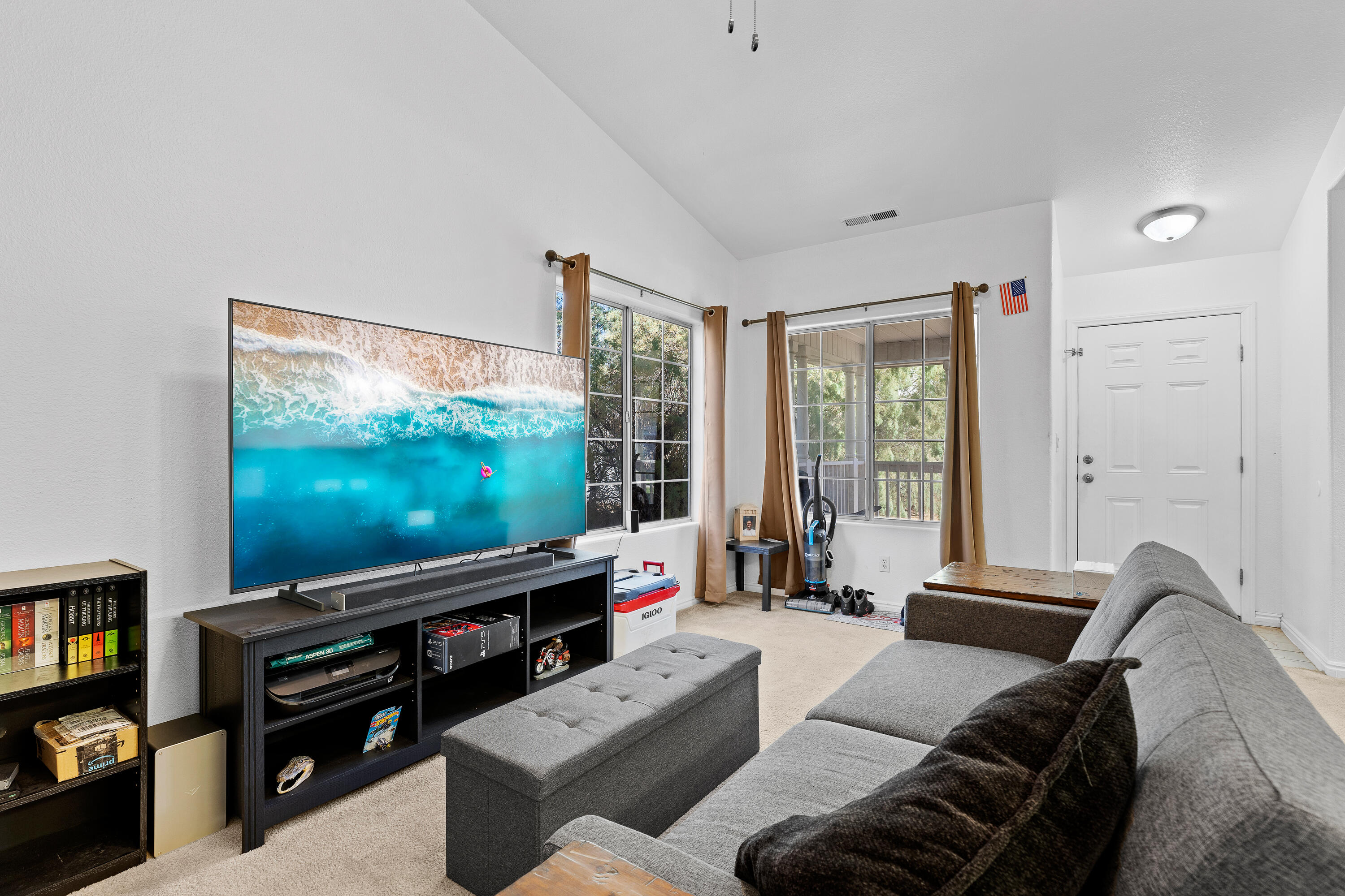 KNOLLWOOD TOWNHOMES - Residential