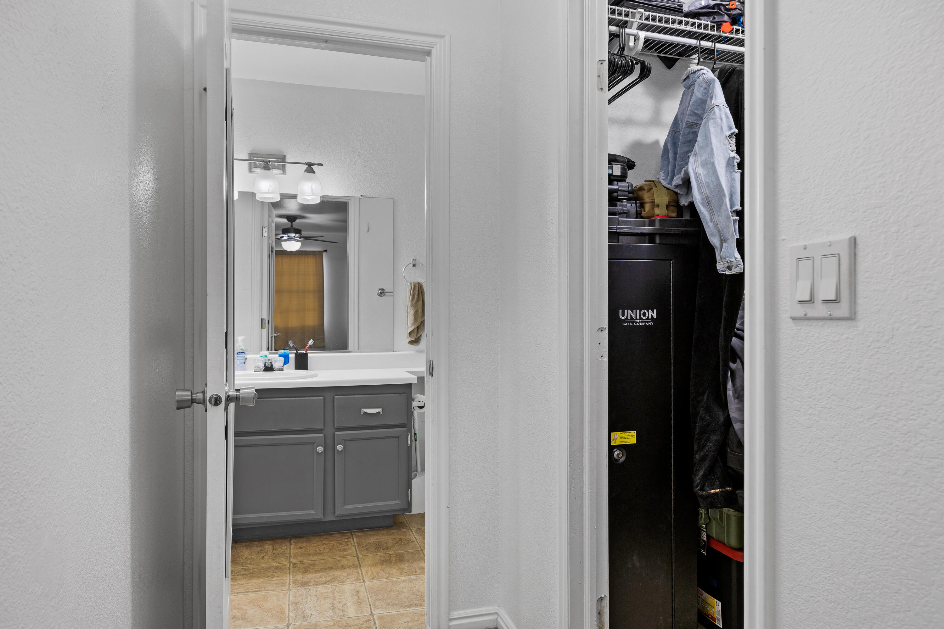 KNOLLWOOD TOWNHOMES - Residential