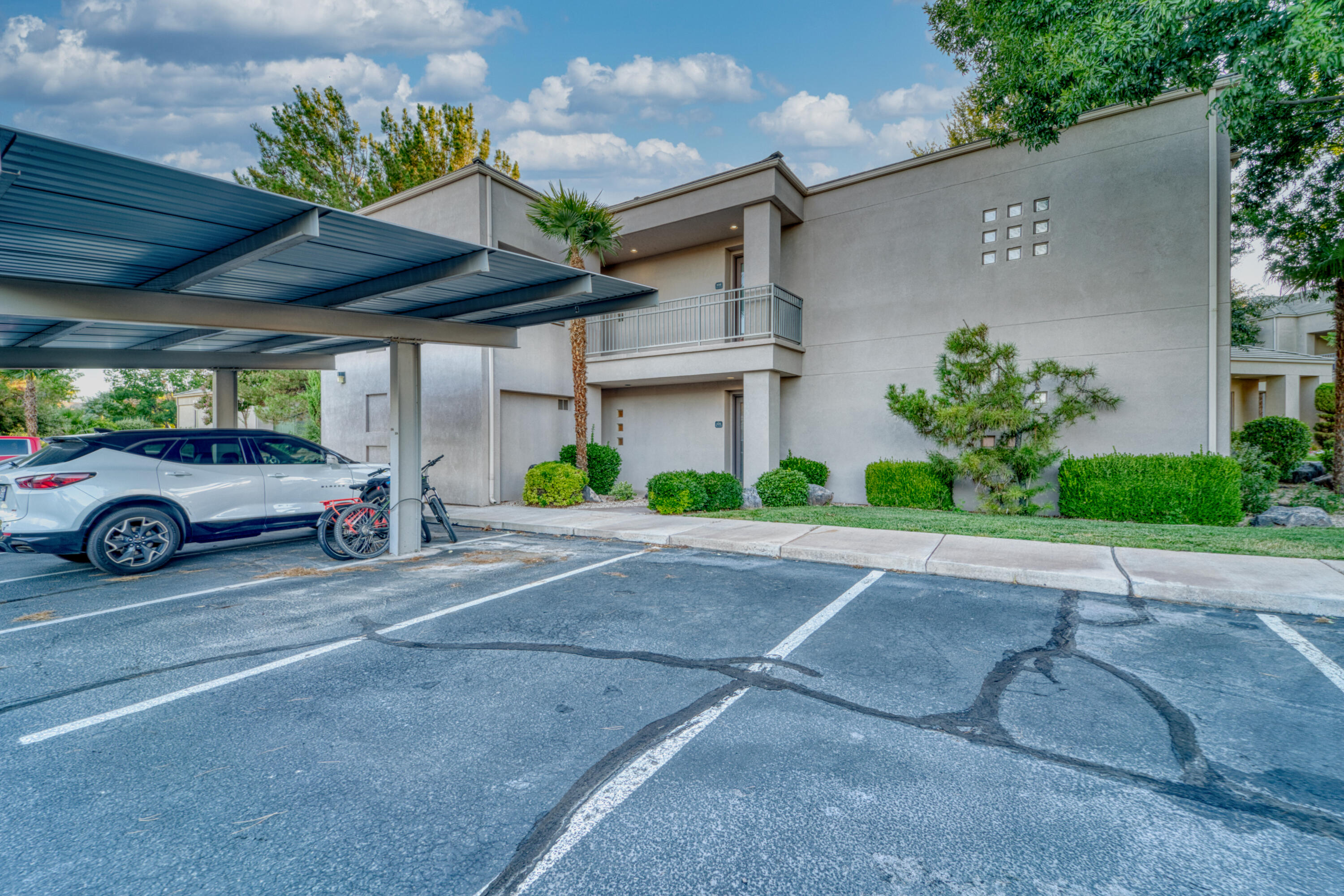 BLACKROCK CONDOS AT STONEBRIDGE - Residential