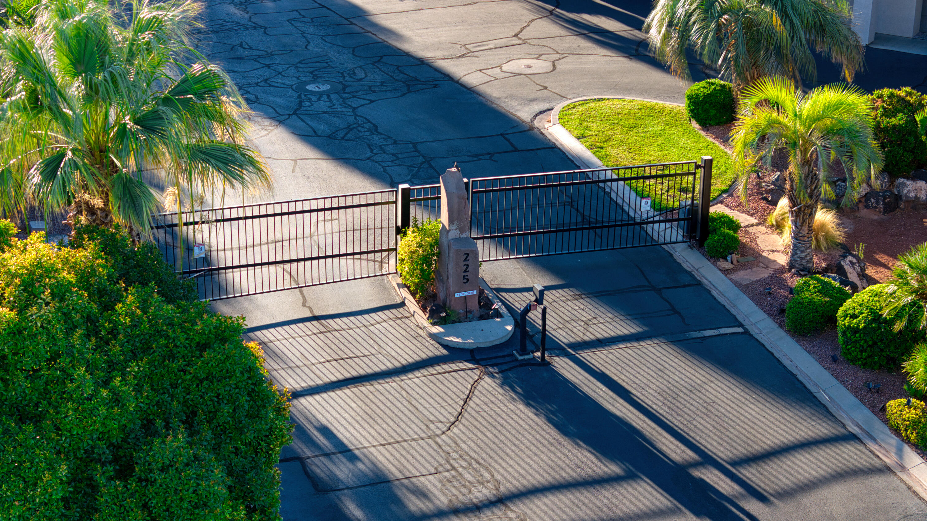 BLACKROCK CONDOS AT STONEBRIDGE - Residential