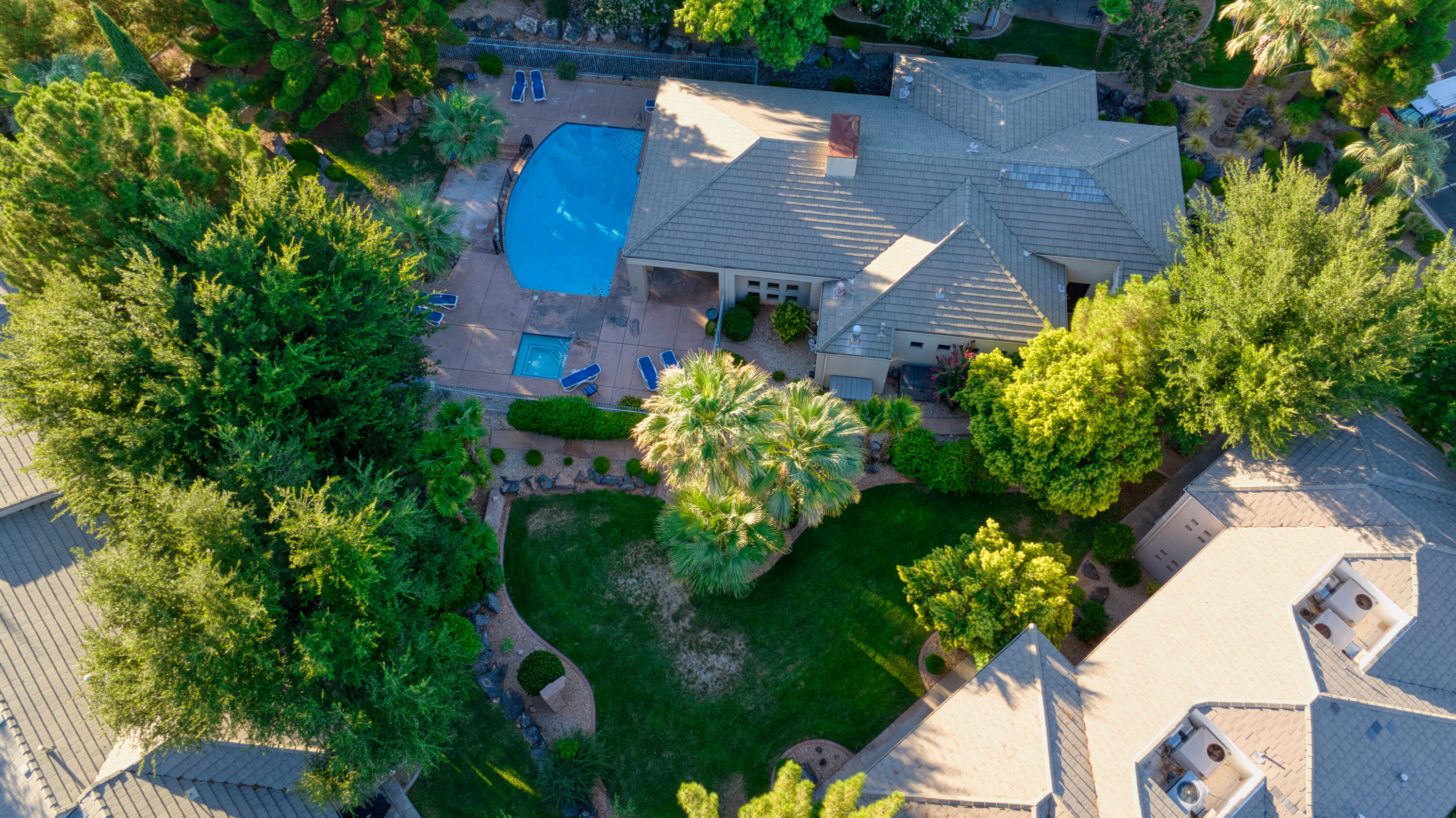 BLACKROCK CONDOS AT STONEBRIDGE - Residential