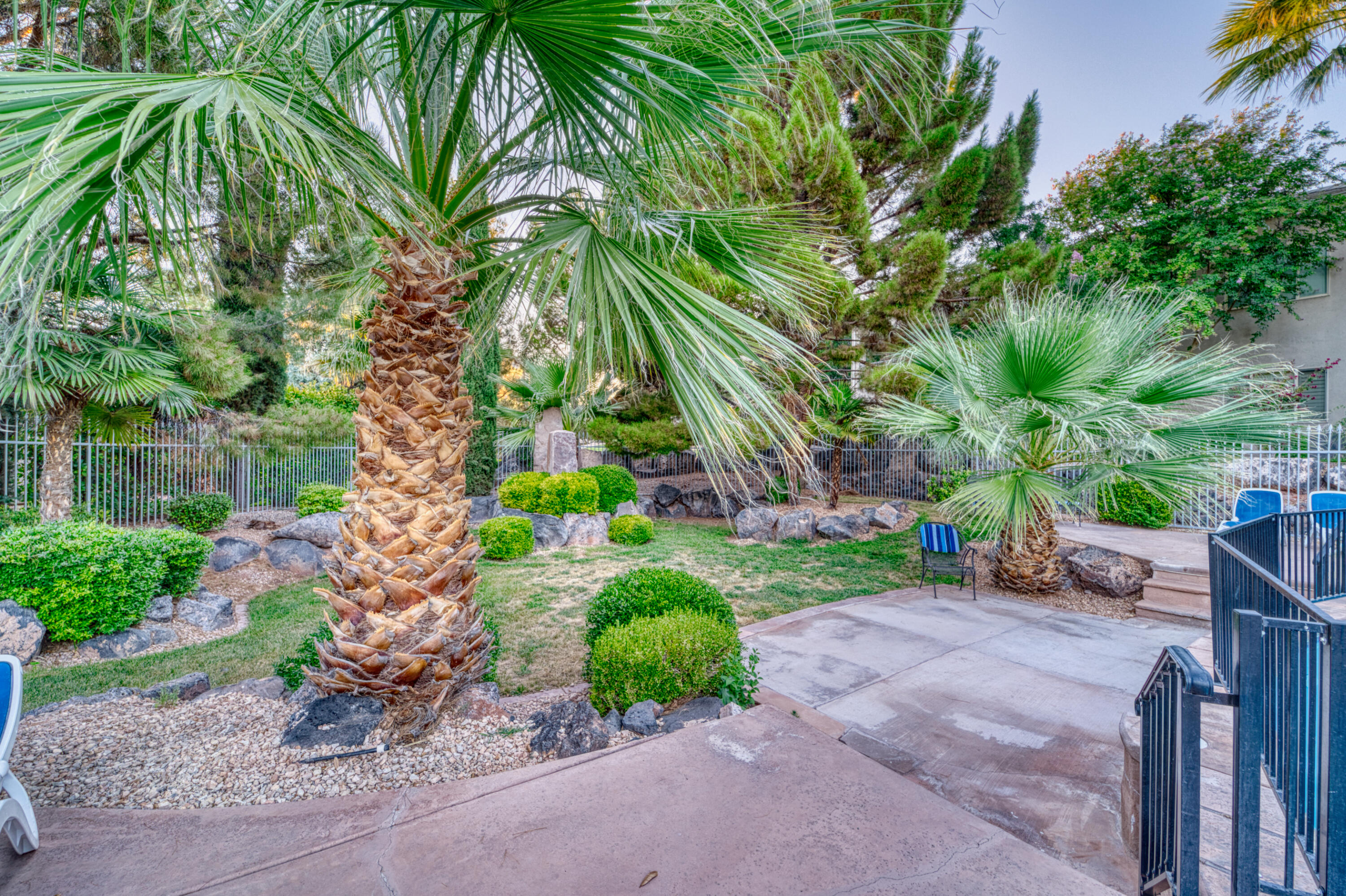 BLACKROCK CONDOS AT STONEBRIDGE - Residential