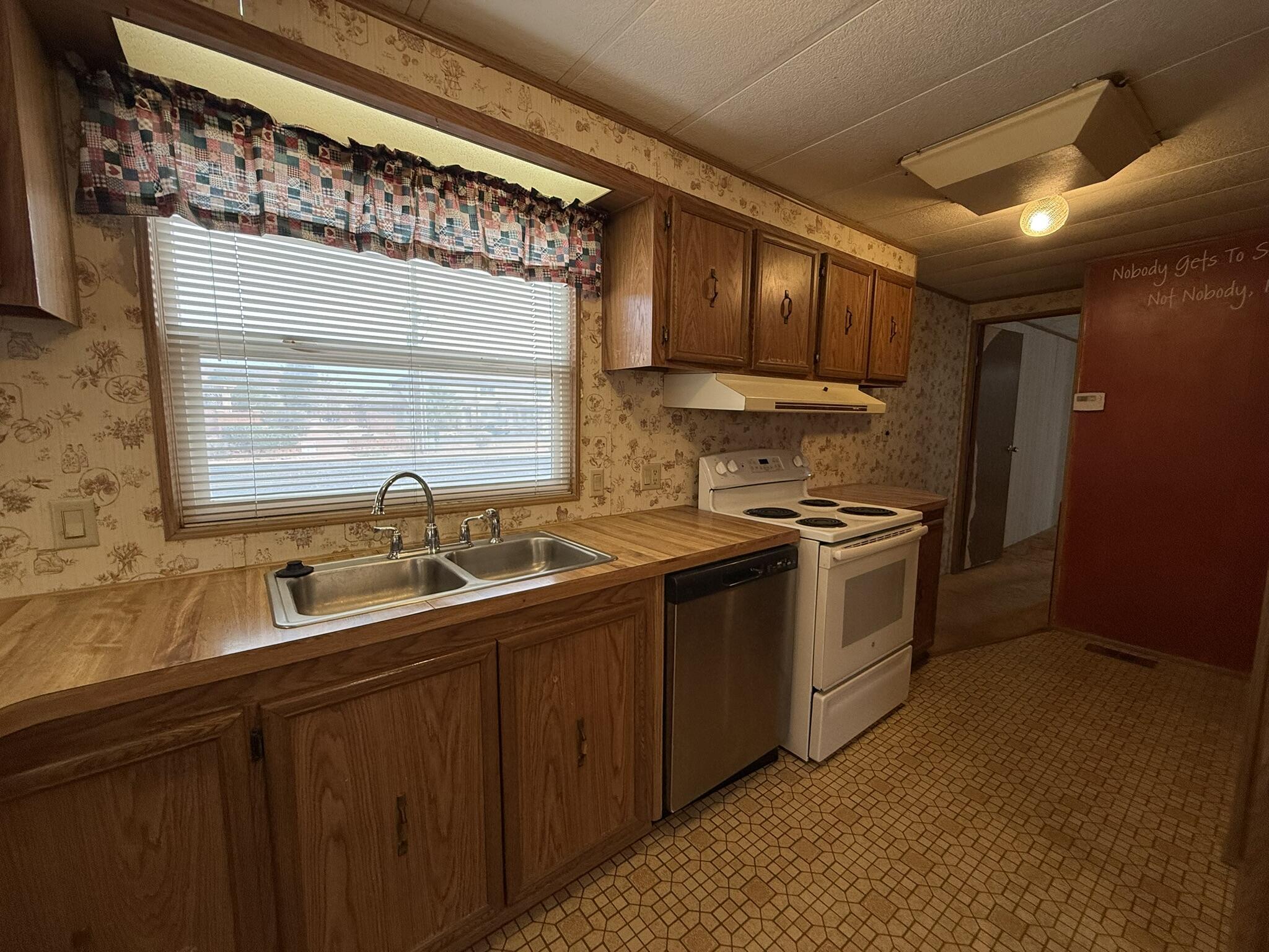 RACING RANCH ESTATES - Residential