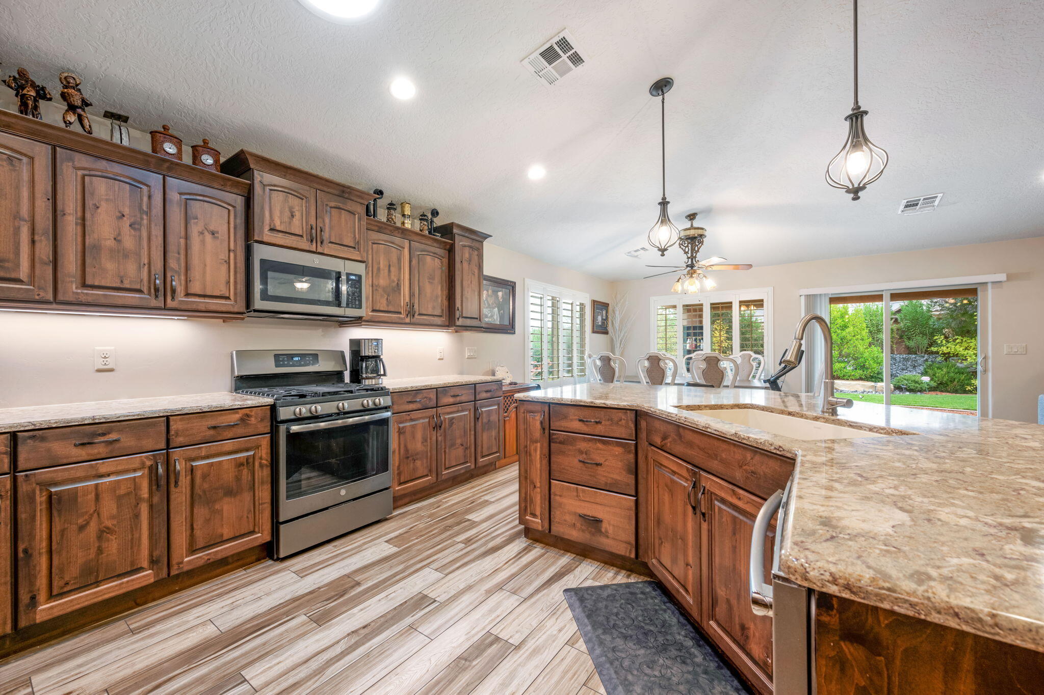 SUGAR PLUM IN THE FIELDS - Residential