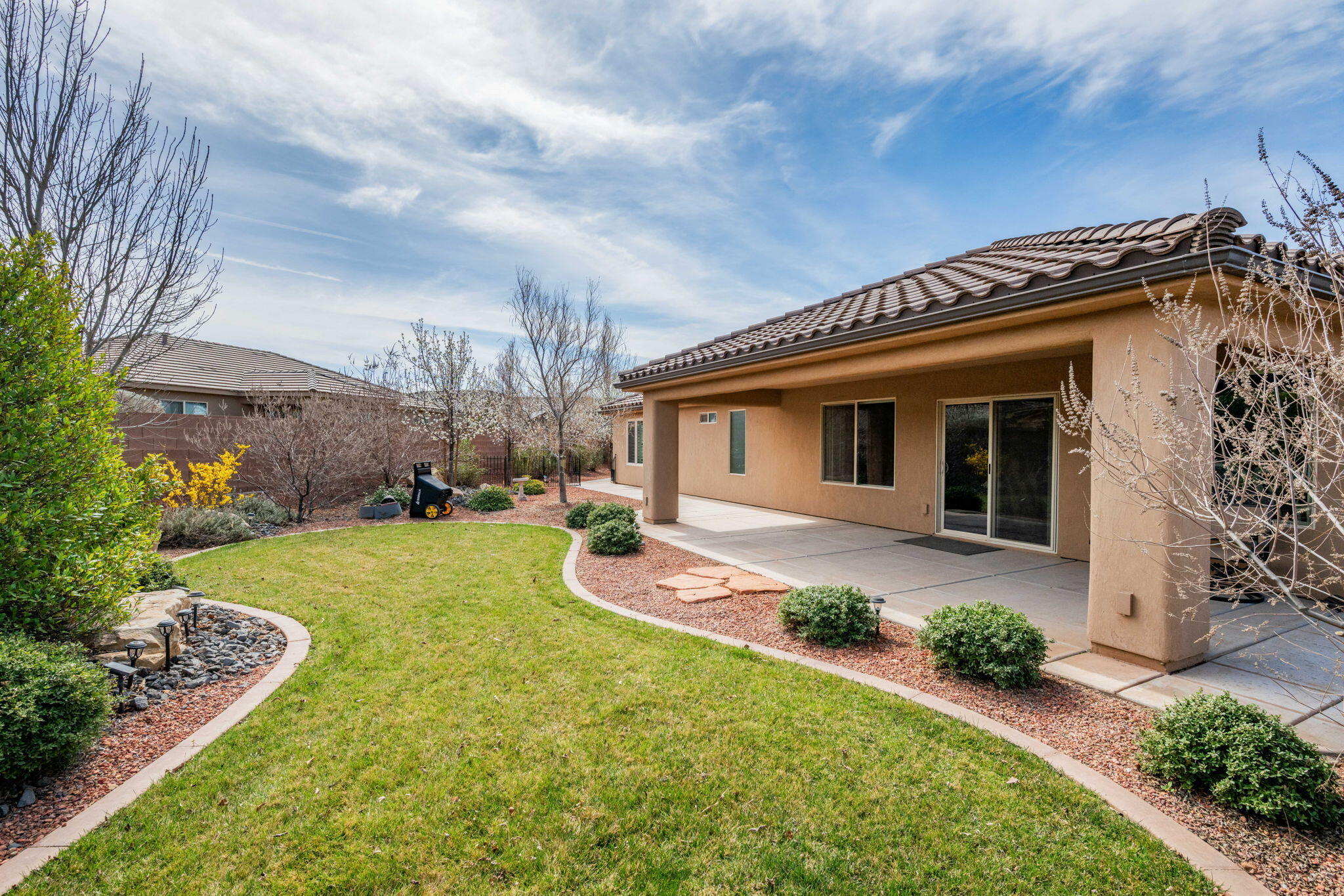 SUGAR PLUM IN THE FIELDS - Residential