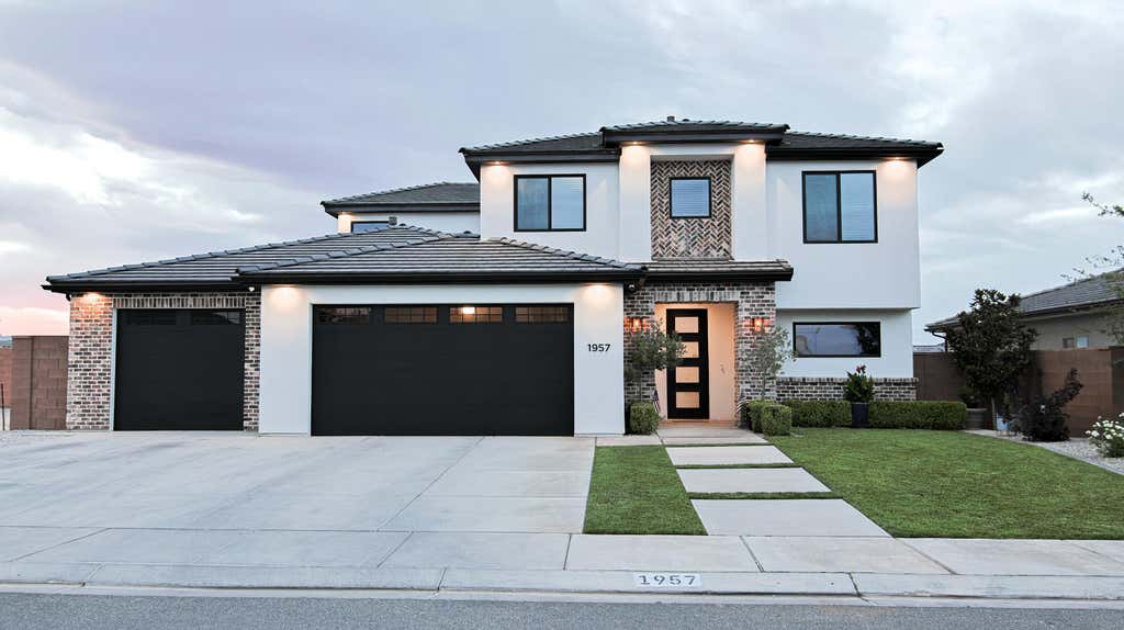 Photo of 1957 E HONEYCOMB DR, Saint George, UT 84790 (MLS # 26-273579)