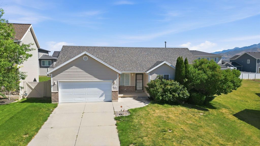 Photo of 218 Jonathan Place, Saratoga Springs, UT 84045 (MLS # 26-272465)