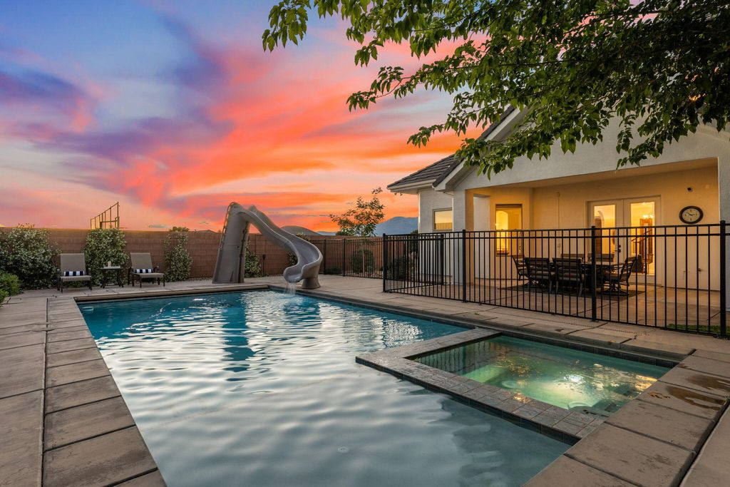 Photo of 595 W 2050 S, Hurricane, UT 84737 (MLS # 26-271687)
