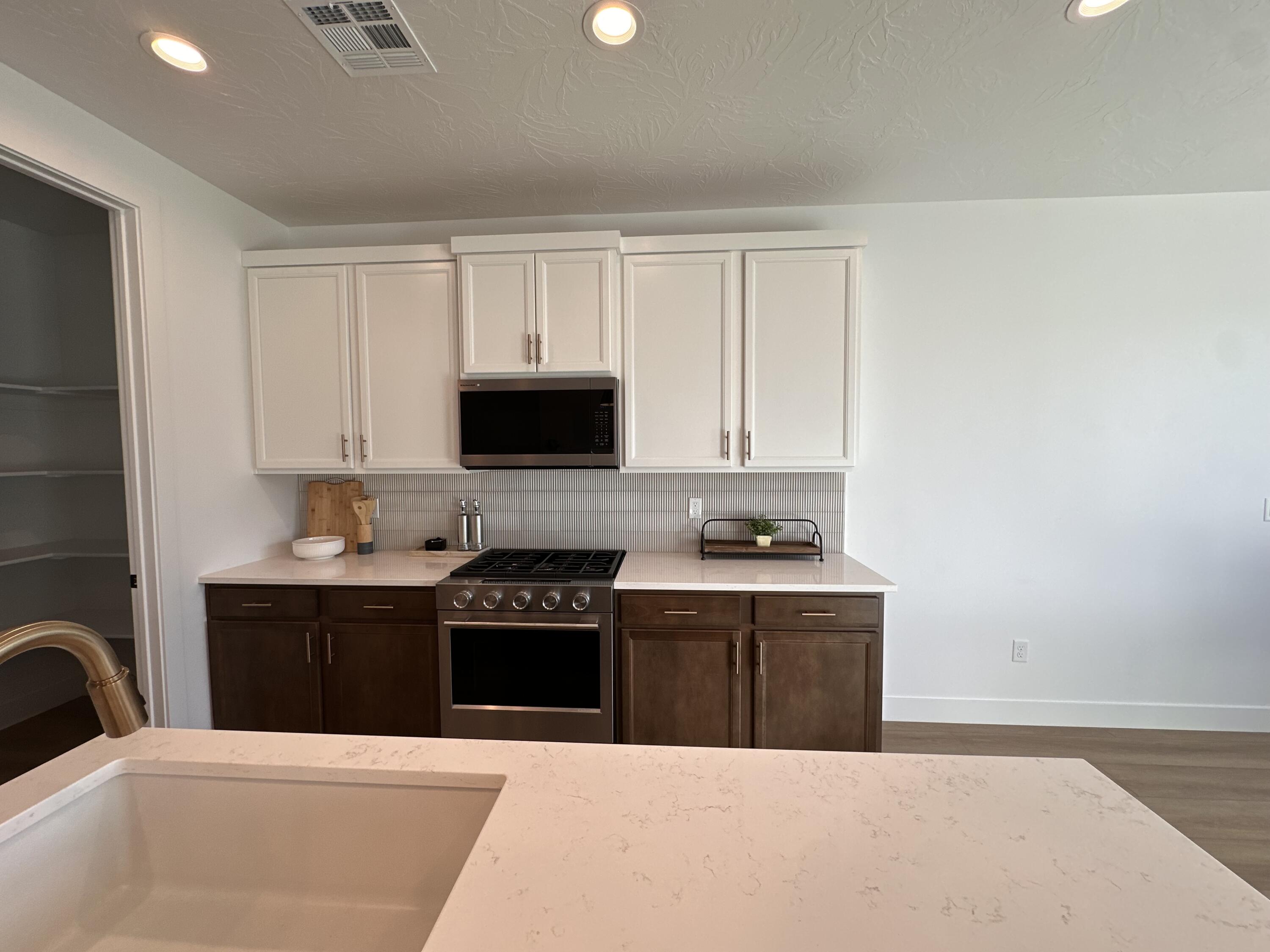 ROSALIA RIDGE AT DIVARIO - Residential