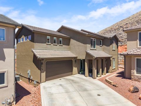 Photo of 438 N Stone Mountain DR 16 #16, Saint George, UT 84770 (MLS # 26-274137)