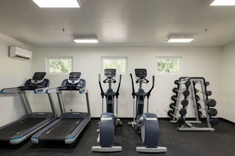 AMIRA AT GREEN VALLEY - Residential