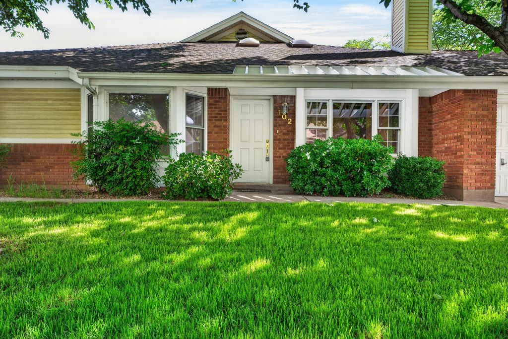 Photo of 845 N VALLEY VIEW DR #102, Saint George, UT 84770 (MLS # 26-271307)