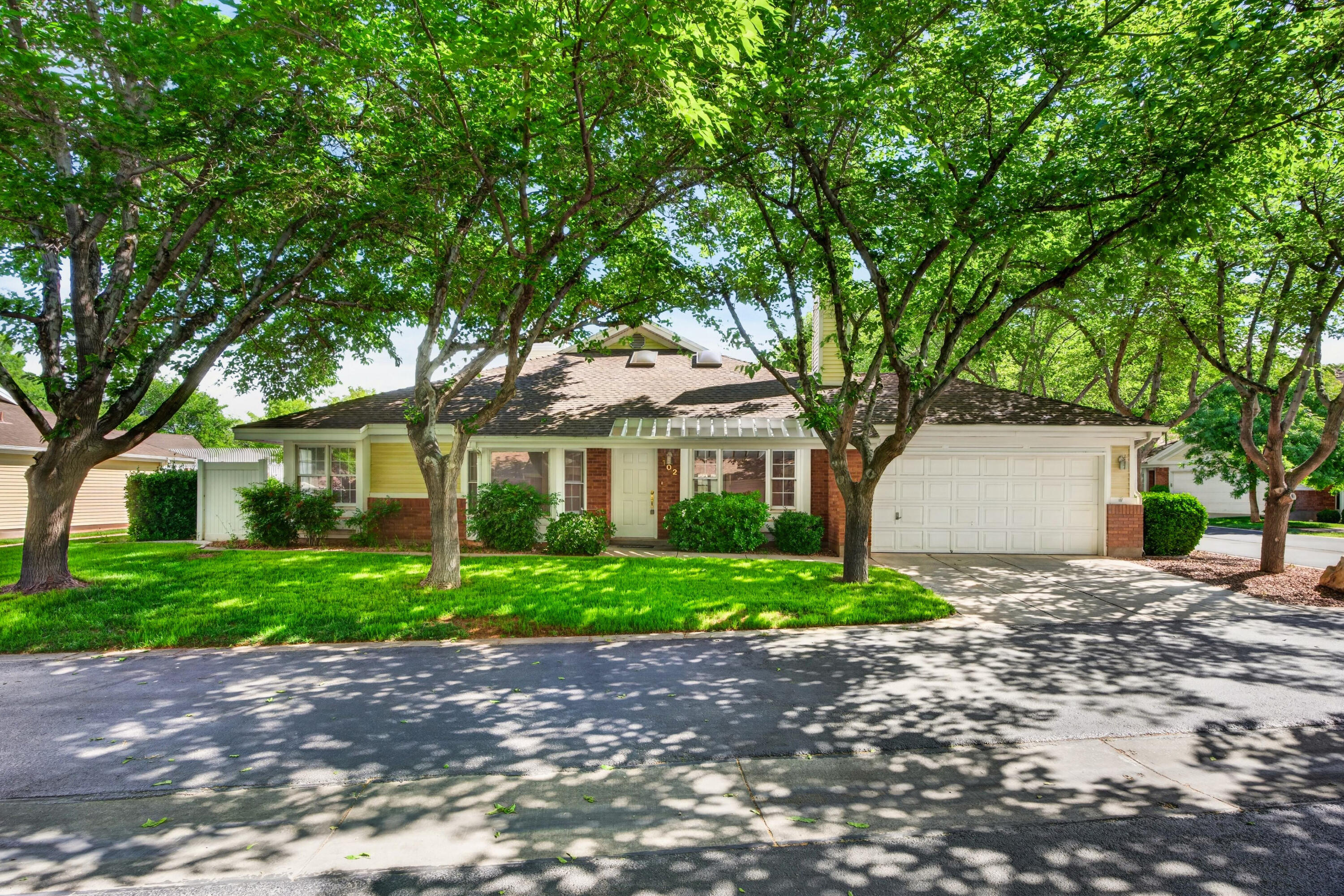 RED CANYON TOWNHOMES - Residential