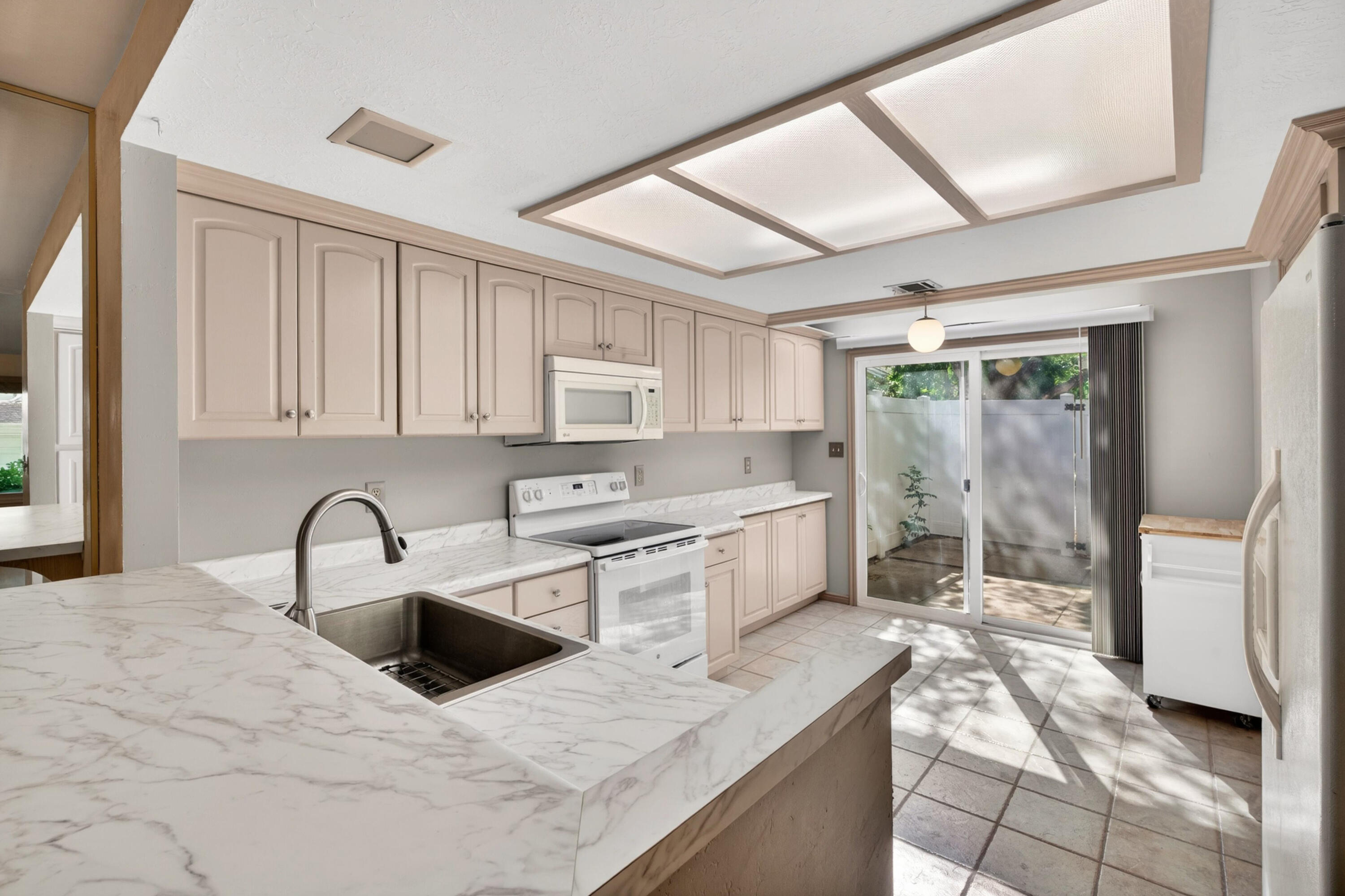 RED CANYON TOWNHOMES - Residential