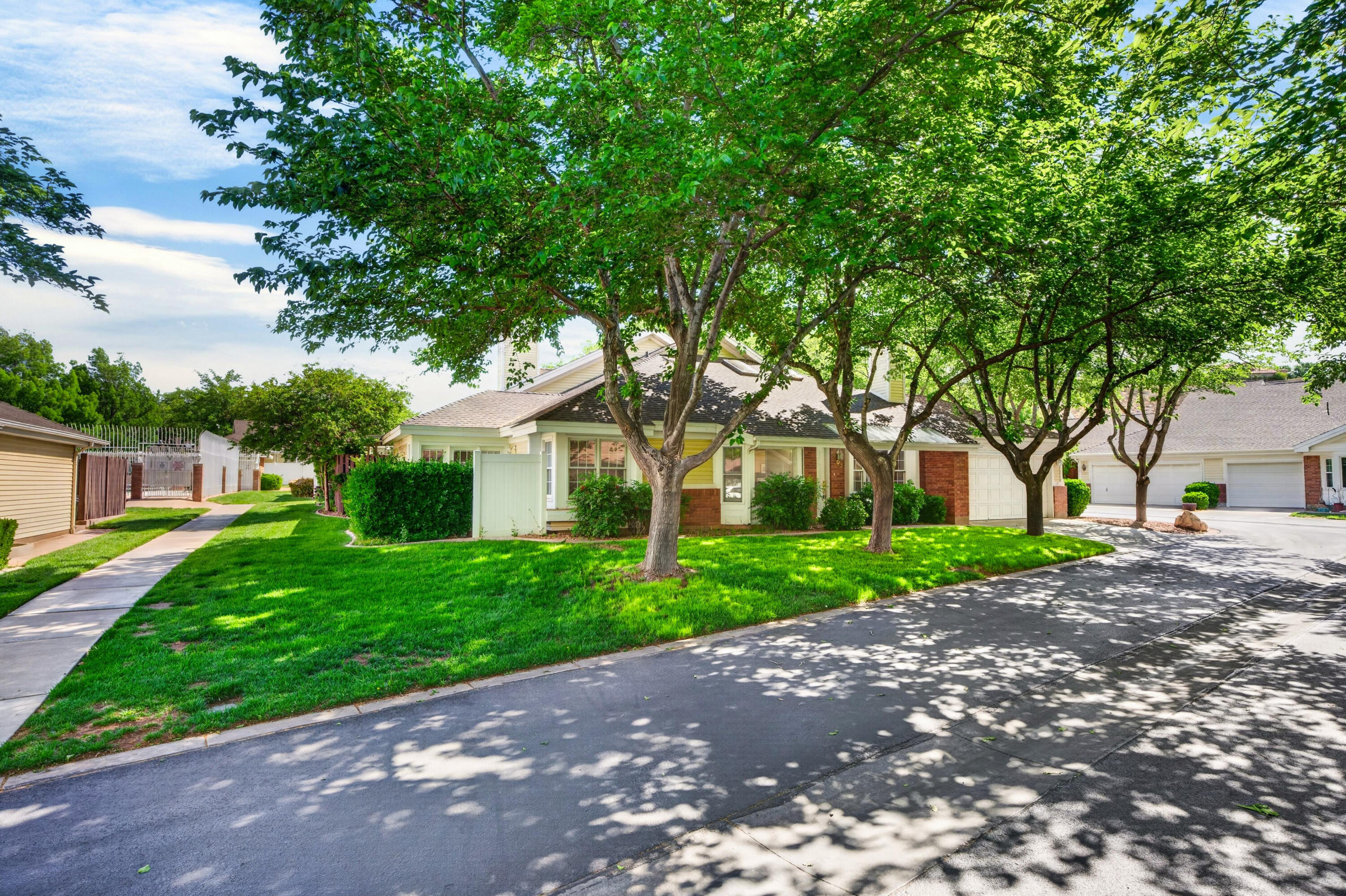 RED CANYON TOWNHOMES - Residential