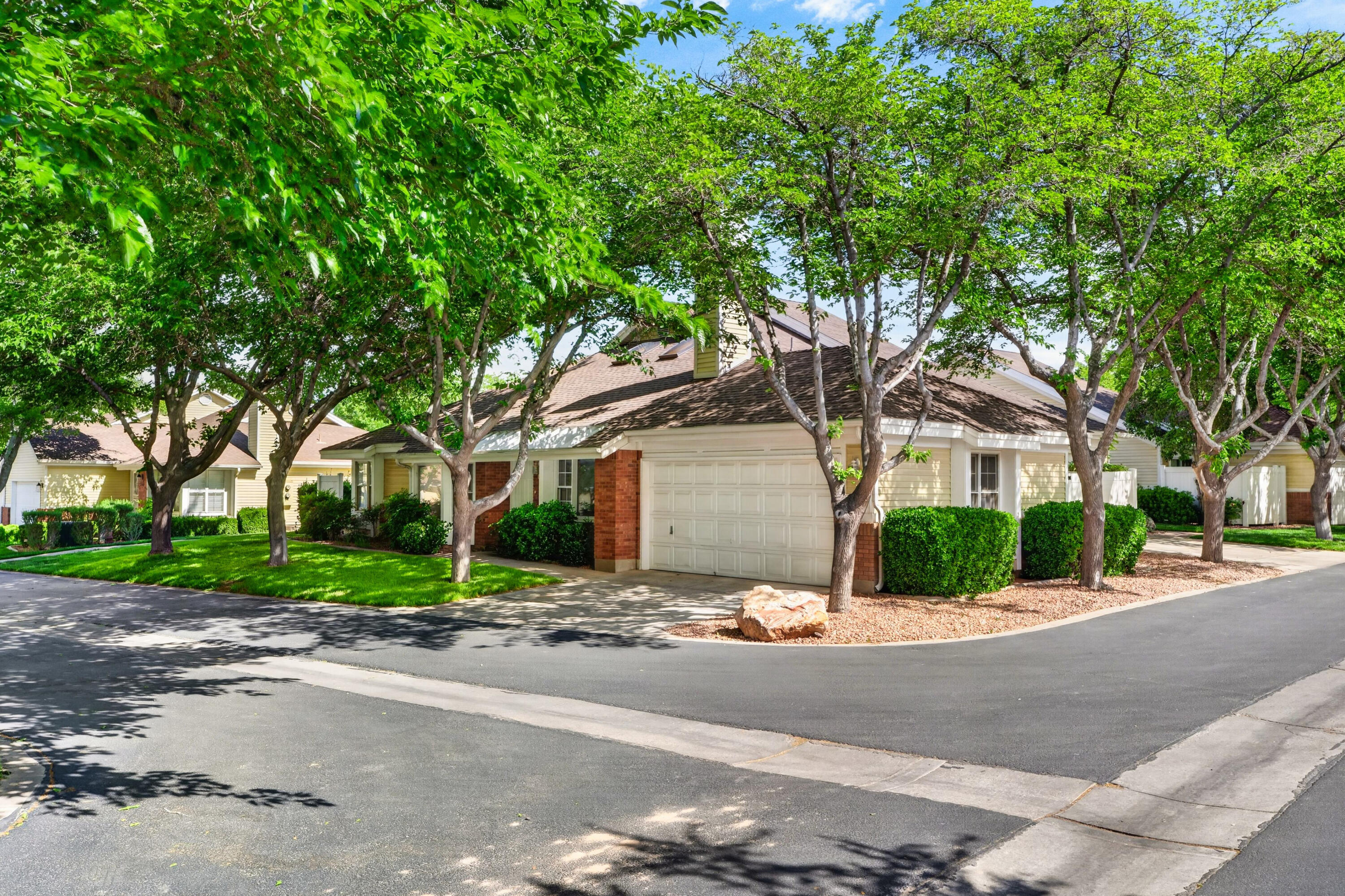RED CANYON TOWNHOMES - Residential