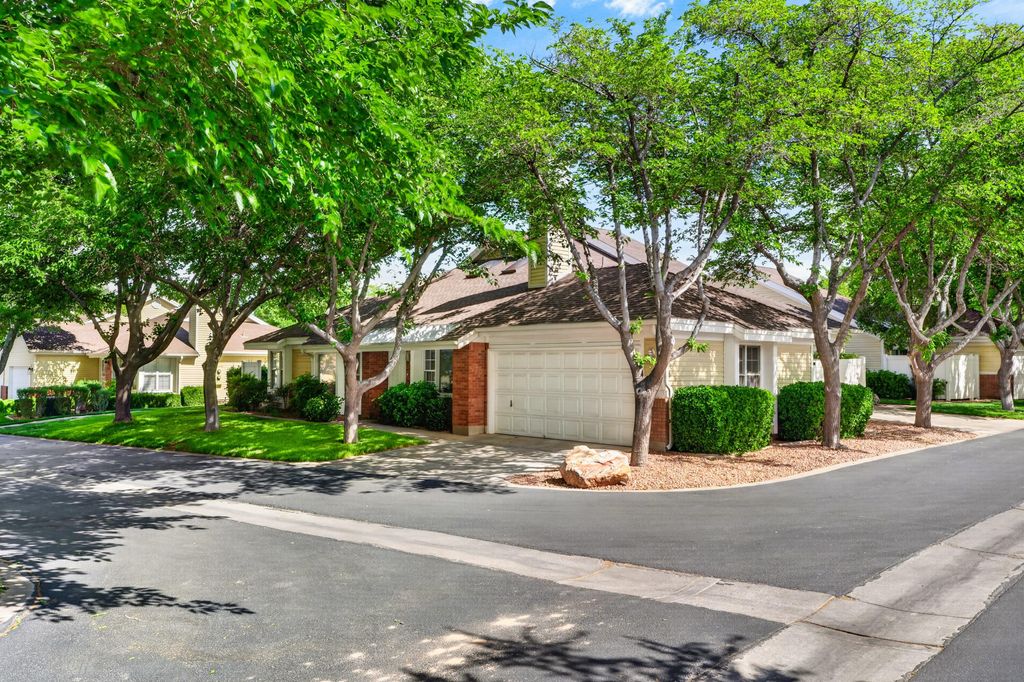 Photo of 845 N VALLEY VIEW DR #102, Saint George, UT 84770 (MLS # 26-271307)