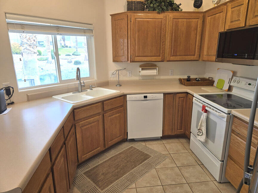 PARADISE COVE TOWNHOMES - Residential