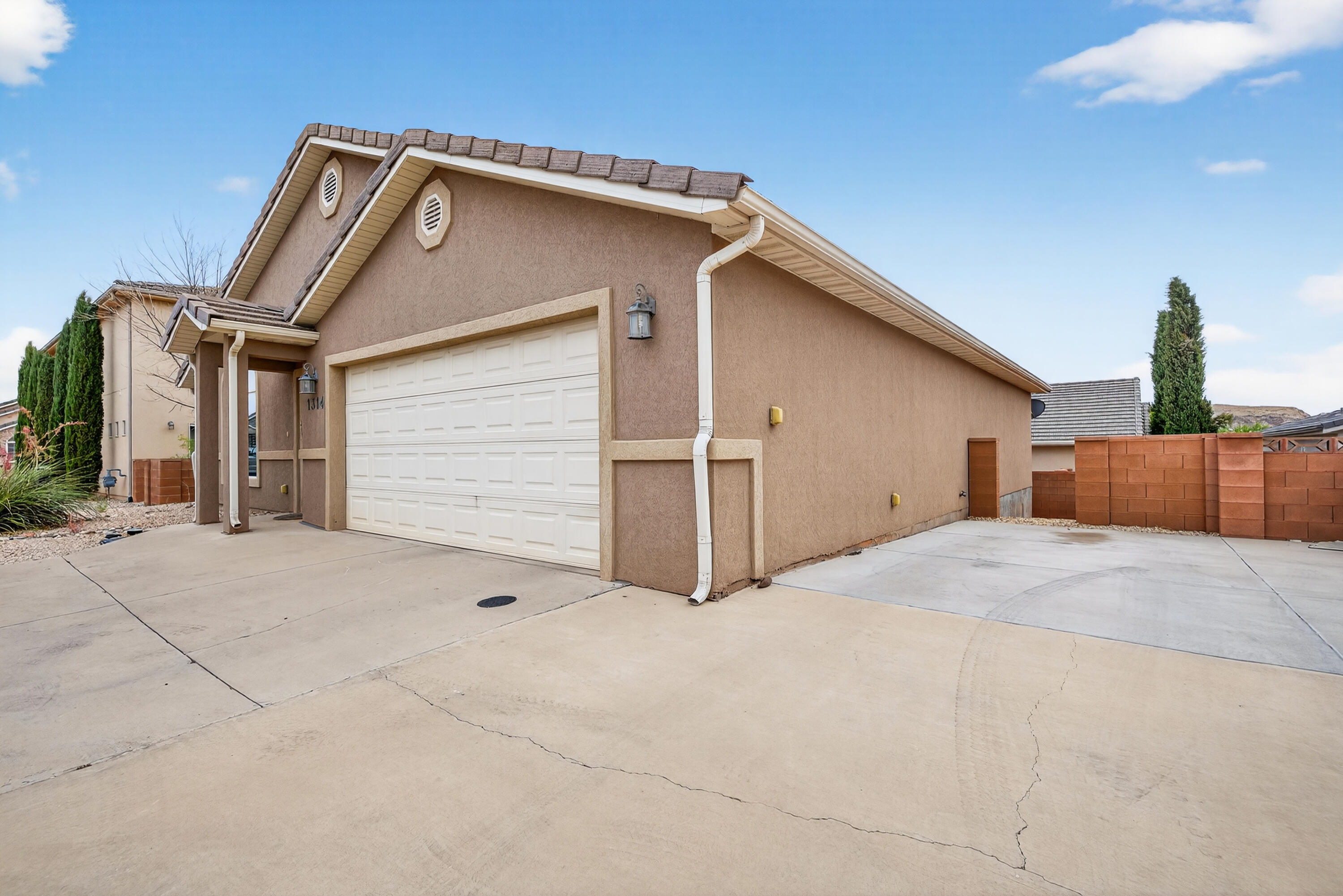 ENGLISH OAKS ESTATES - Residential