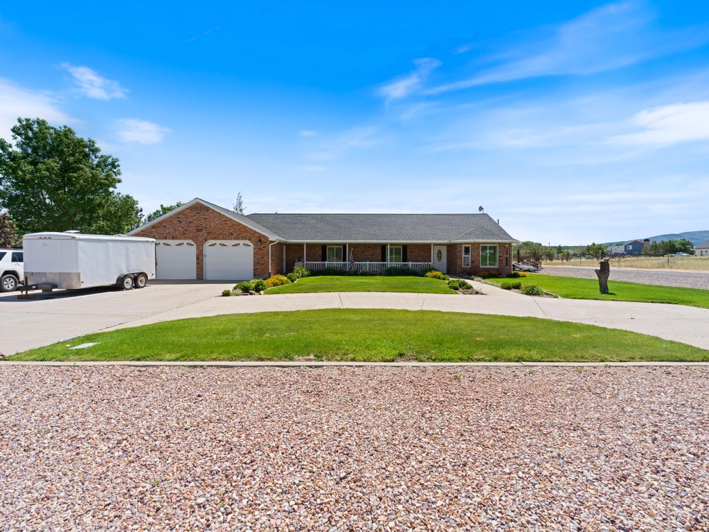 Photo of 397 S Center ST, Enterprise, UT 84725 (MLS # 26-273490)