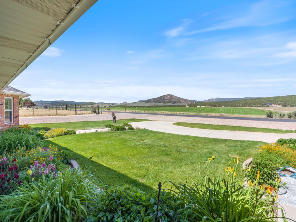 Photo of 397 S Center ST, Enterprise, UT 84725 (MLS # 26-273490)