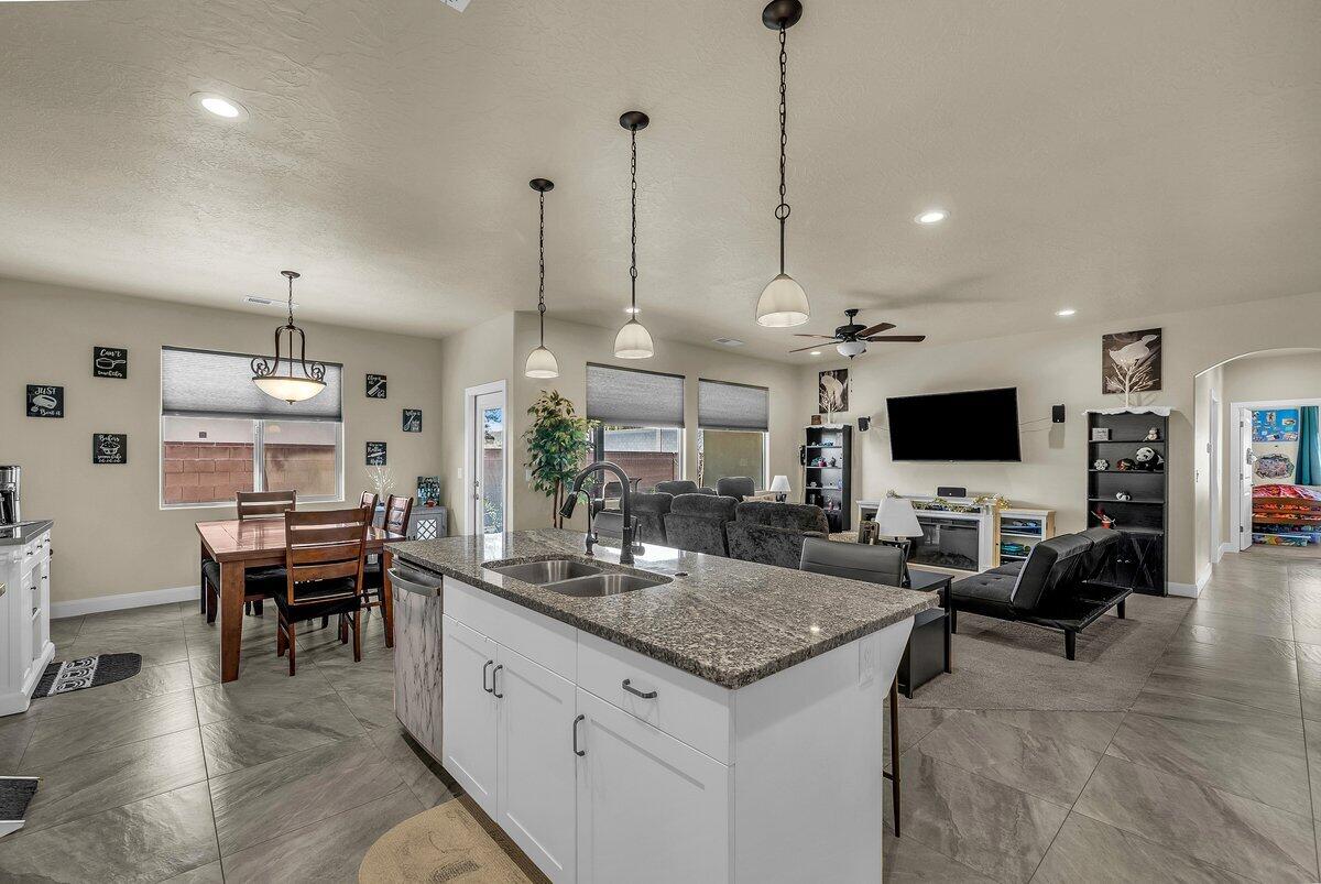 CORONADO RIDGE - Residential