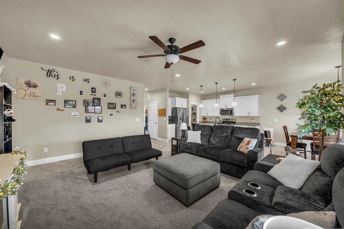 CORONADO RIDGE - Residential