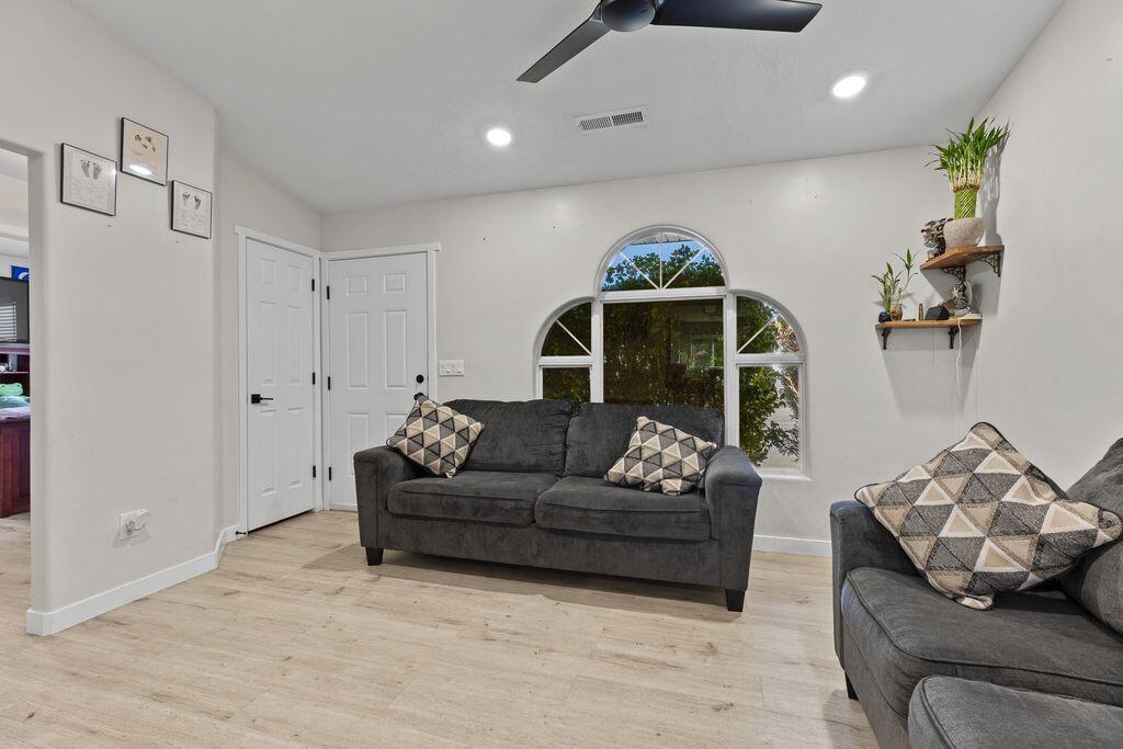 TWIN PALMS - Residential Income